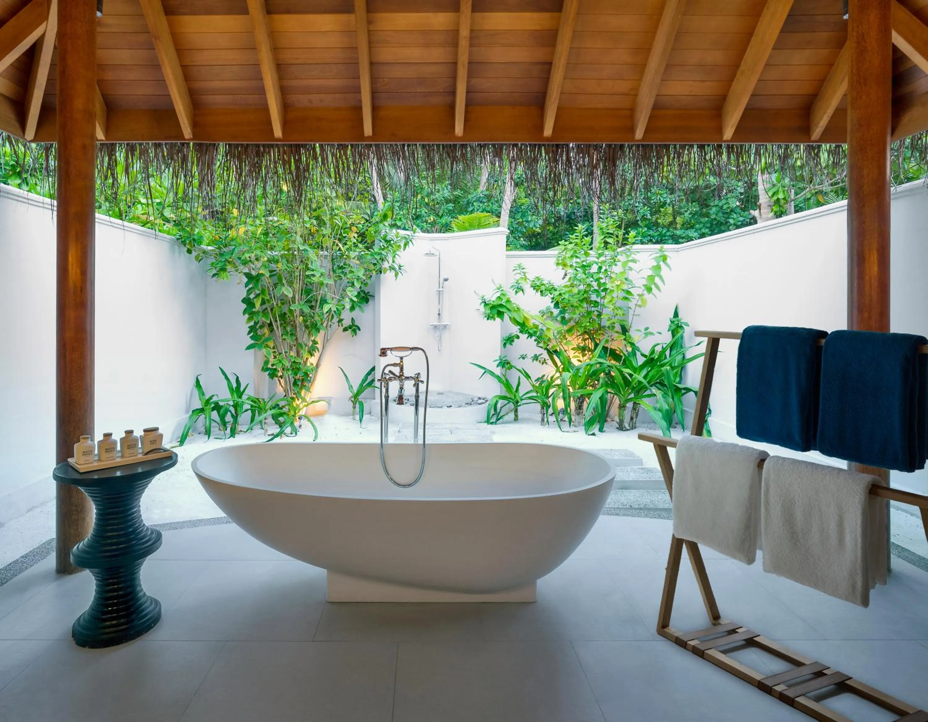 Bathroom in Dusit Thani Maldives - Mudhdhoo Island, Baa Atoll