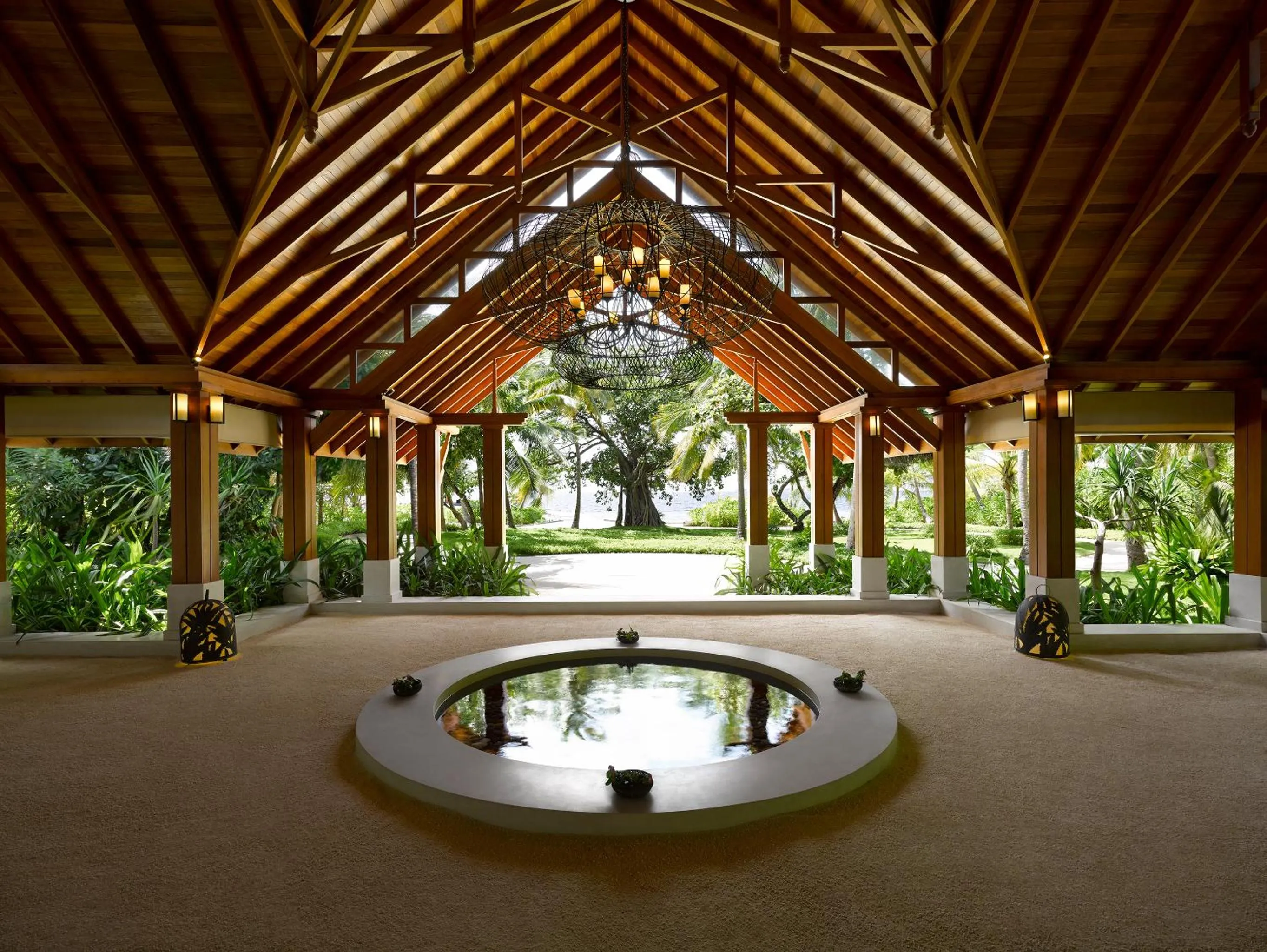 Lobby or reception in Dusit Thani Maldives - Mudhdhoo Island, Baa Atoll