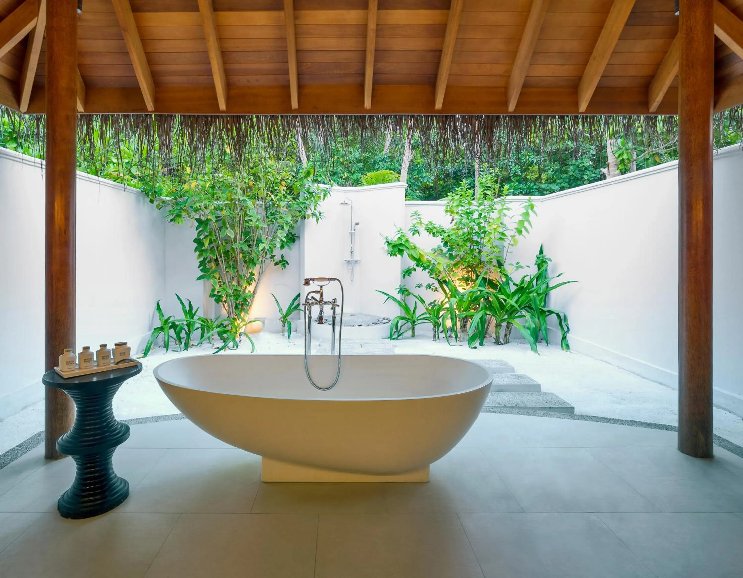 Shower in Dusit Thani Maldives - Mudhdhoo Island, Baa Atoll