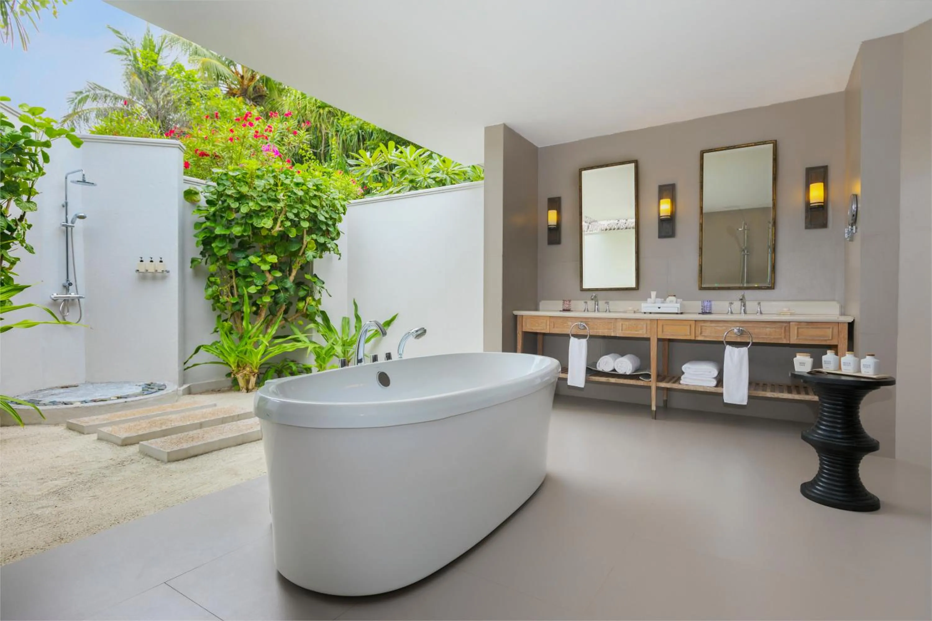 Bathroom in Dusit Thani Maldives - Mudhdhoo Island, Baa Atoll