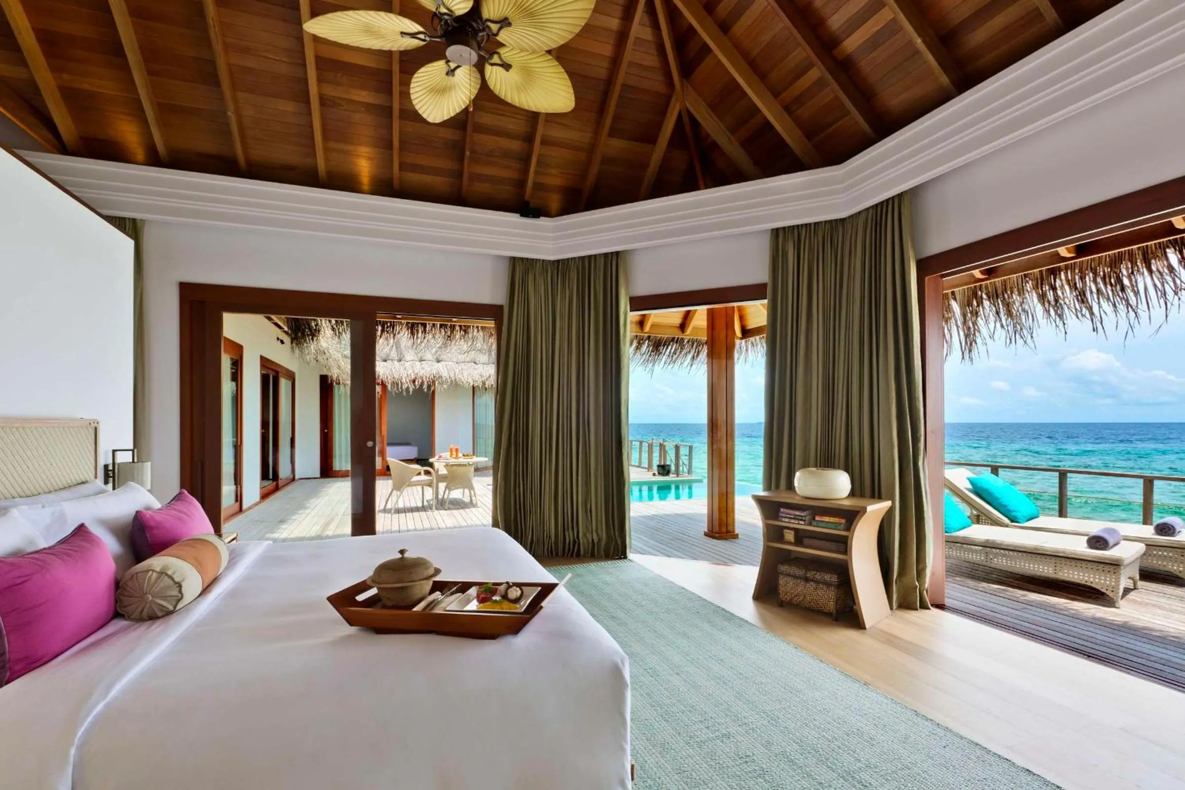 Bedroom, Bed in Dusit Thani Maldives - Mudhdhoo Island, Baa Atoll