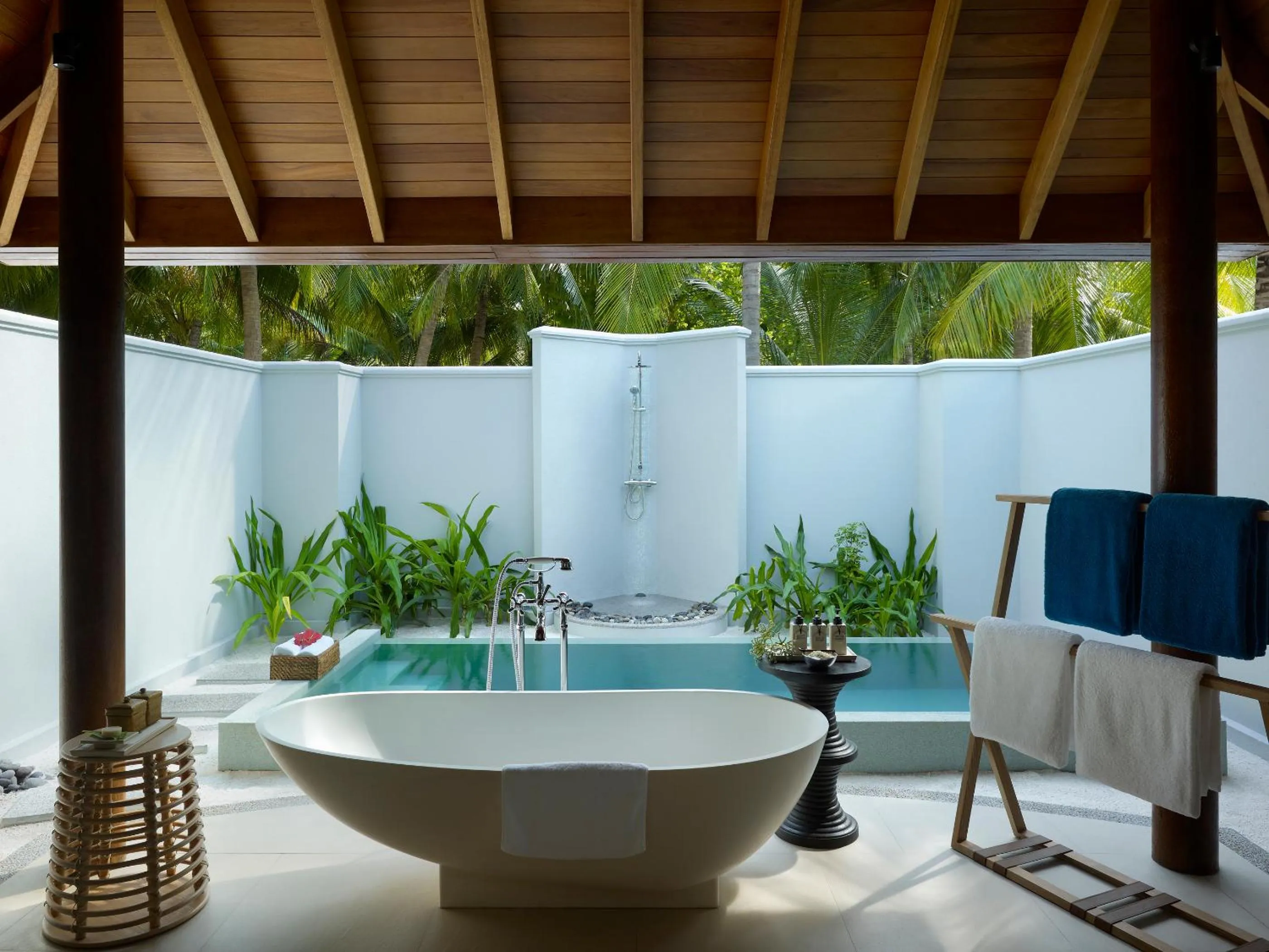 Bathroom in Dusit Thani Maldives - Mudhdhoo Island, Baa Atoll