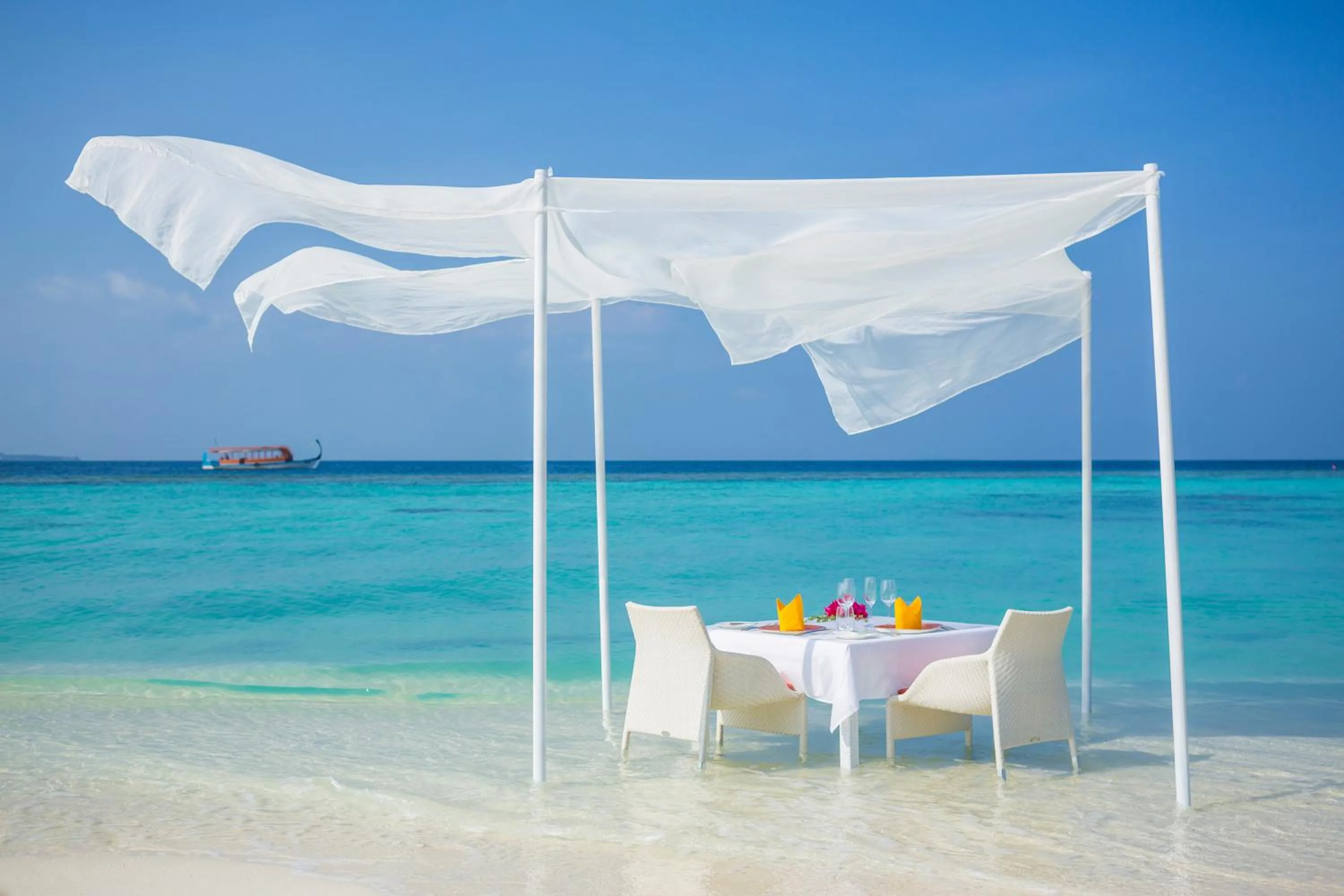 Restaurant/places to eat in Dusit Thani Maldives - Mudhdhoo Island, Baa Atoll
