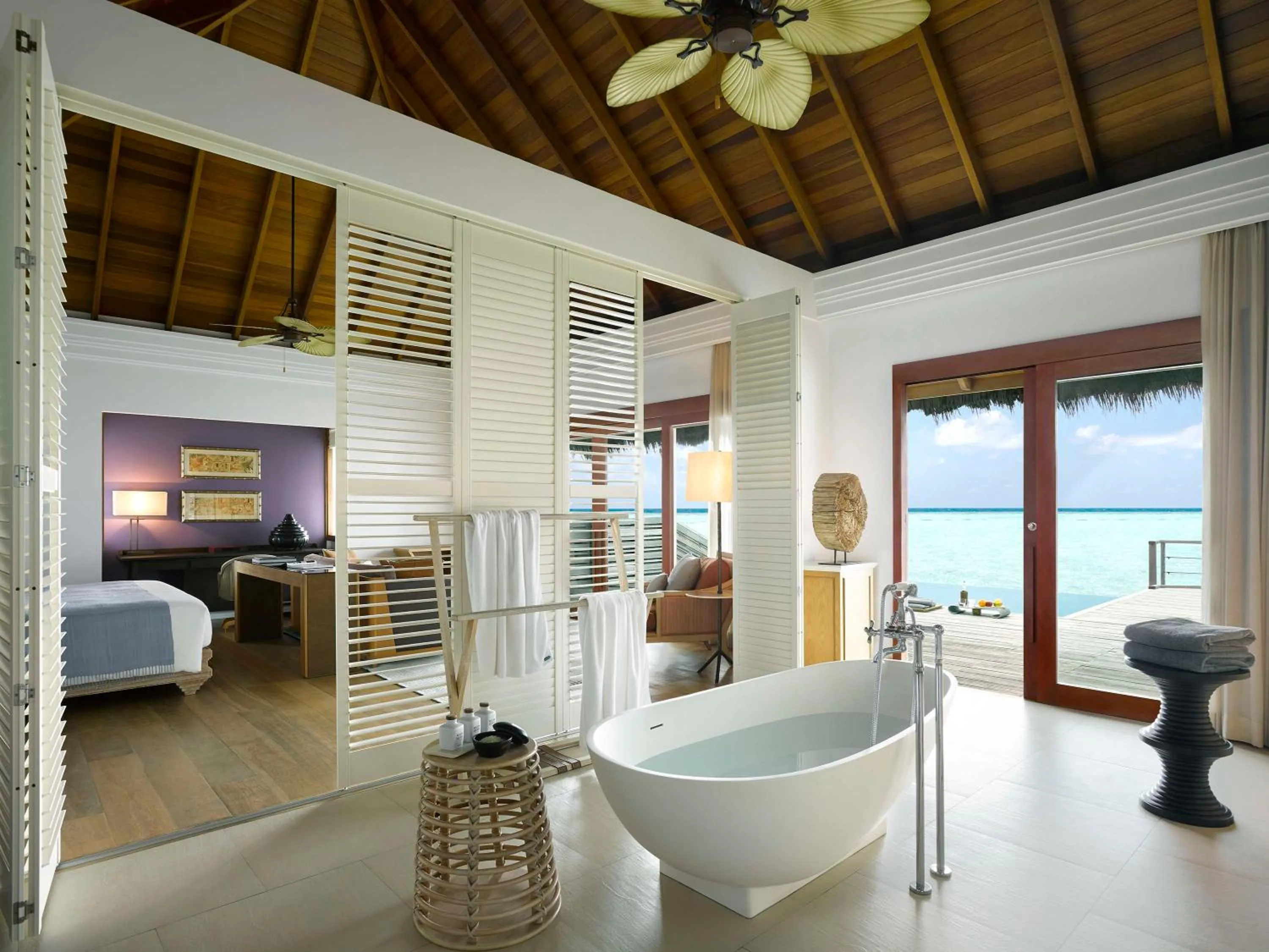 Bathroom, Bed in Dusit Thani Maldives - Mudhdhoo Island, Baa Atoll
