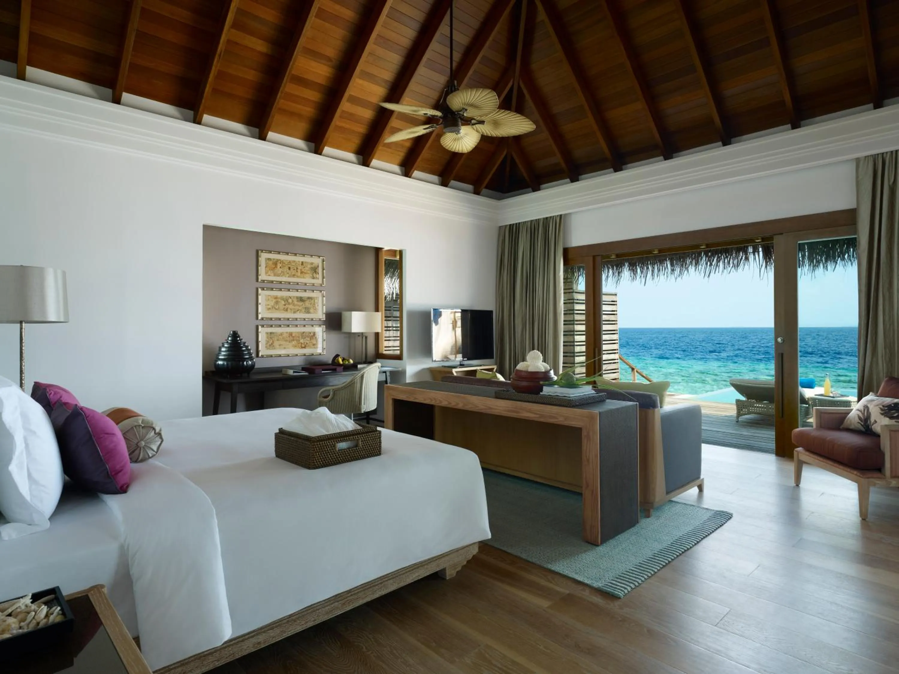 Photo of the whole room, Bed in Dusit Thani Maldives - Mudhdhoo Island, Baa Atoll