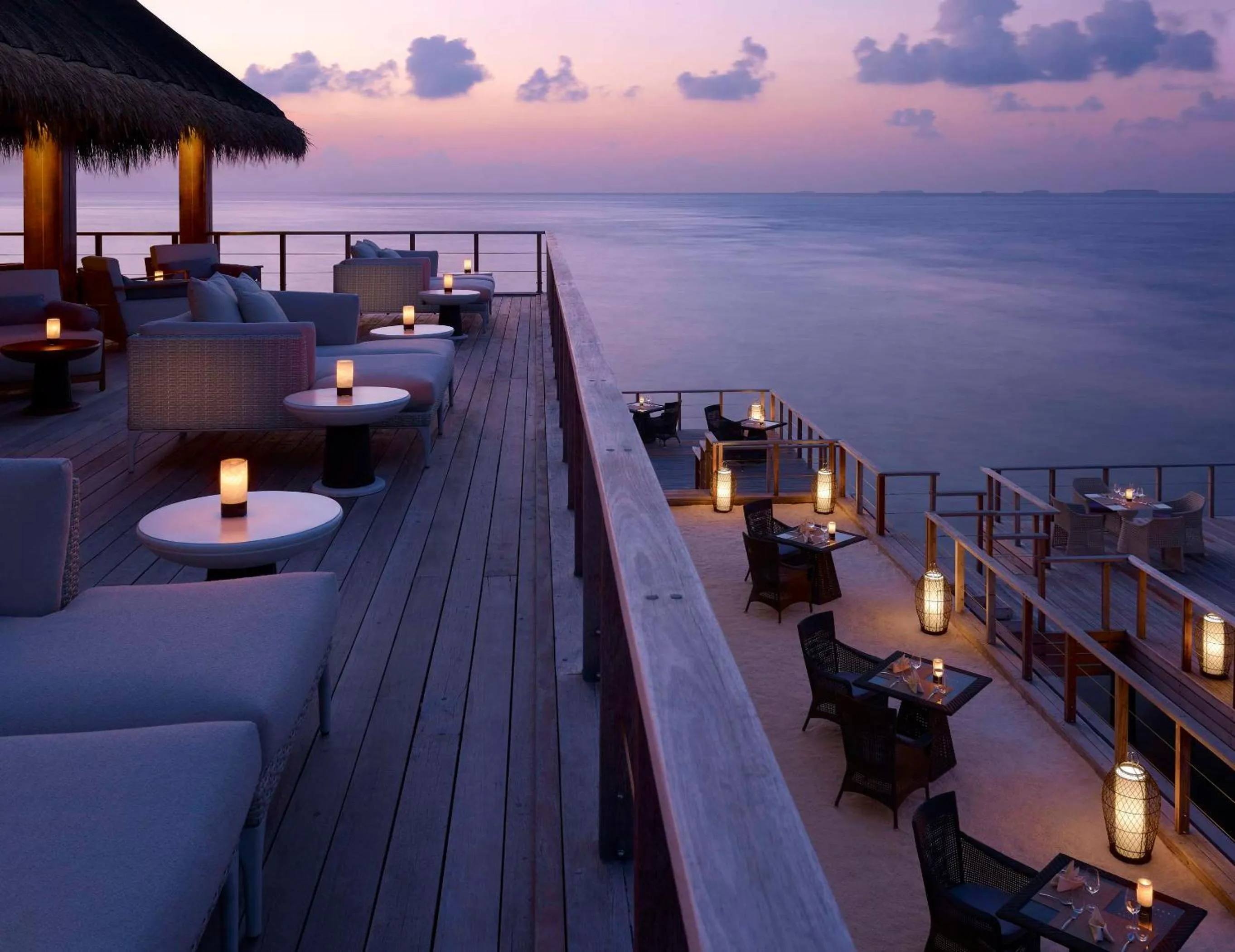 Lounge or bar in Dusit Thani Maldives - Mudhdhoo Island, Baa Atoll