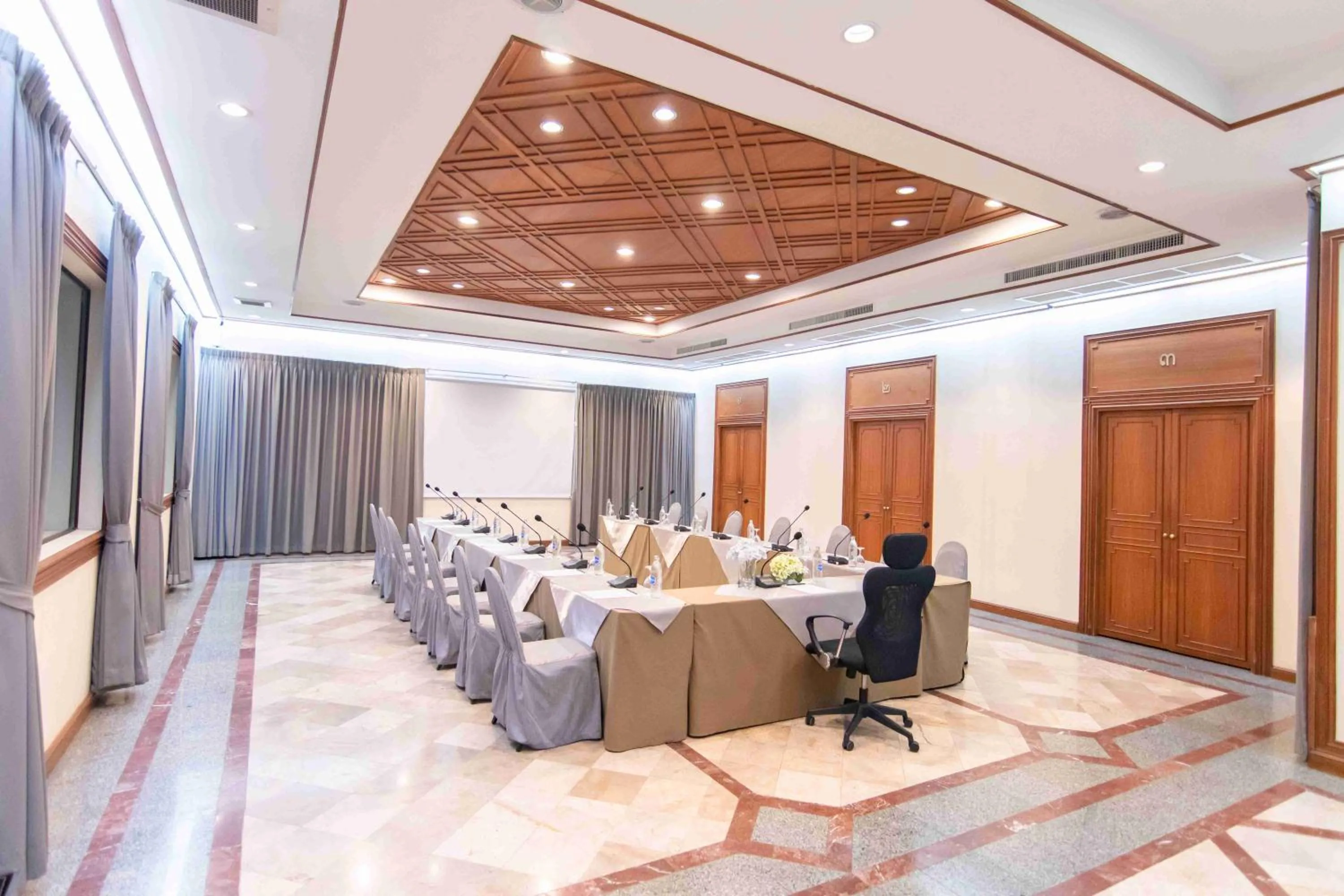 Meeting/conference room in Tohsang Heritage Ubon Hotel