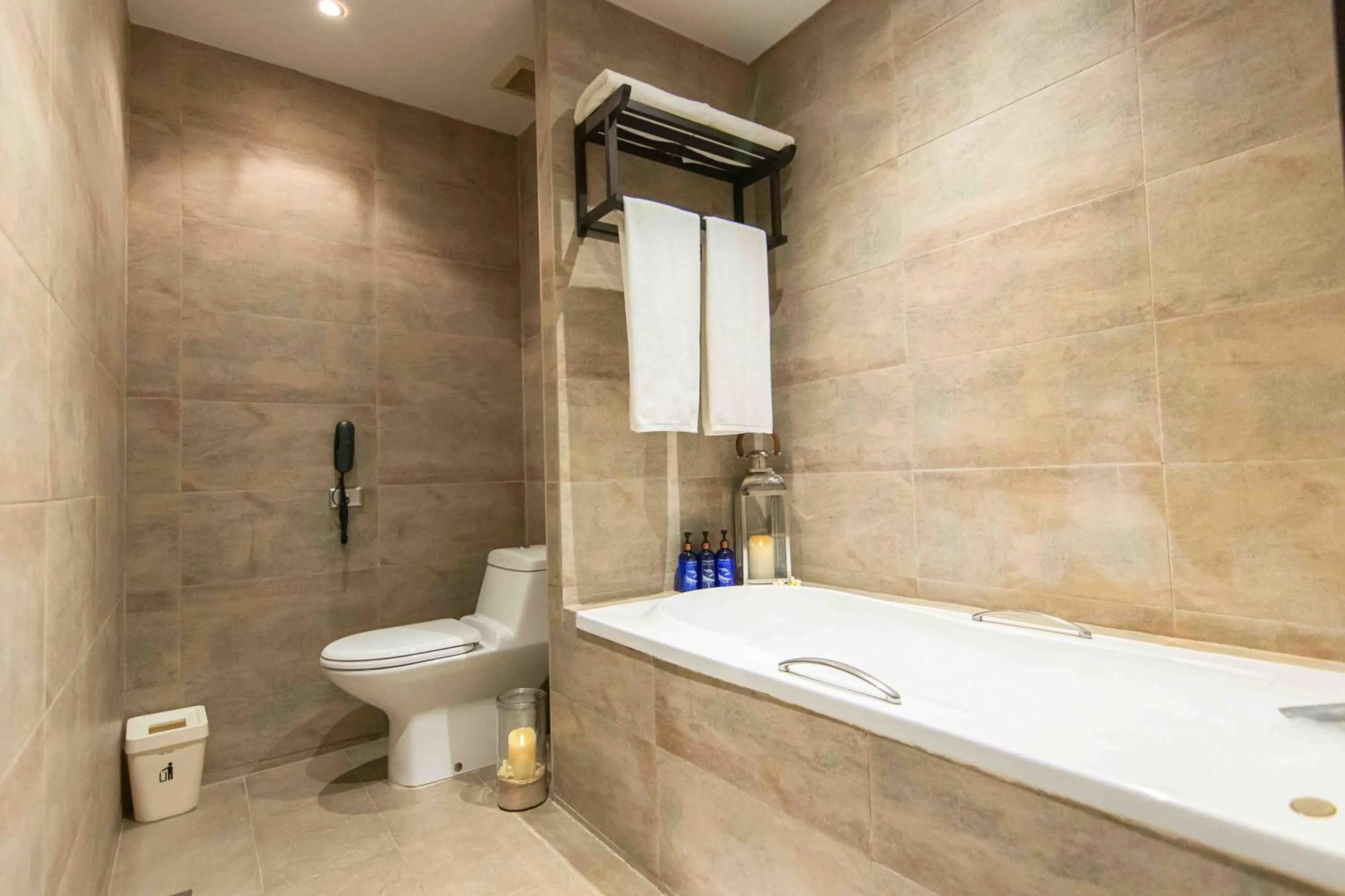 Toilet in Tohsang Heritage Ubon Hotel