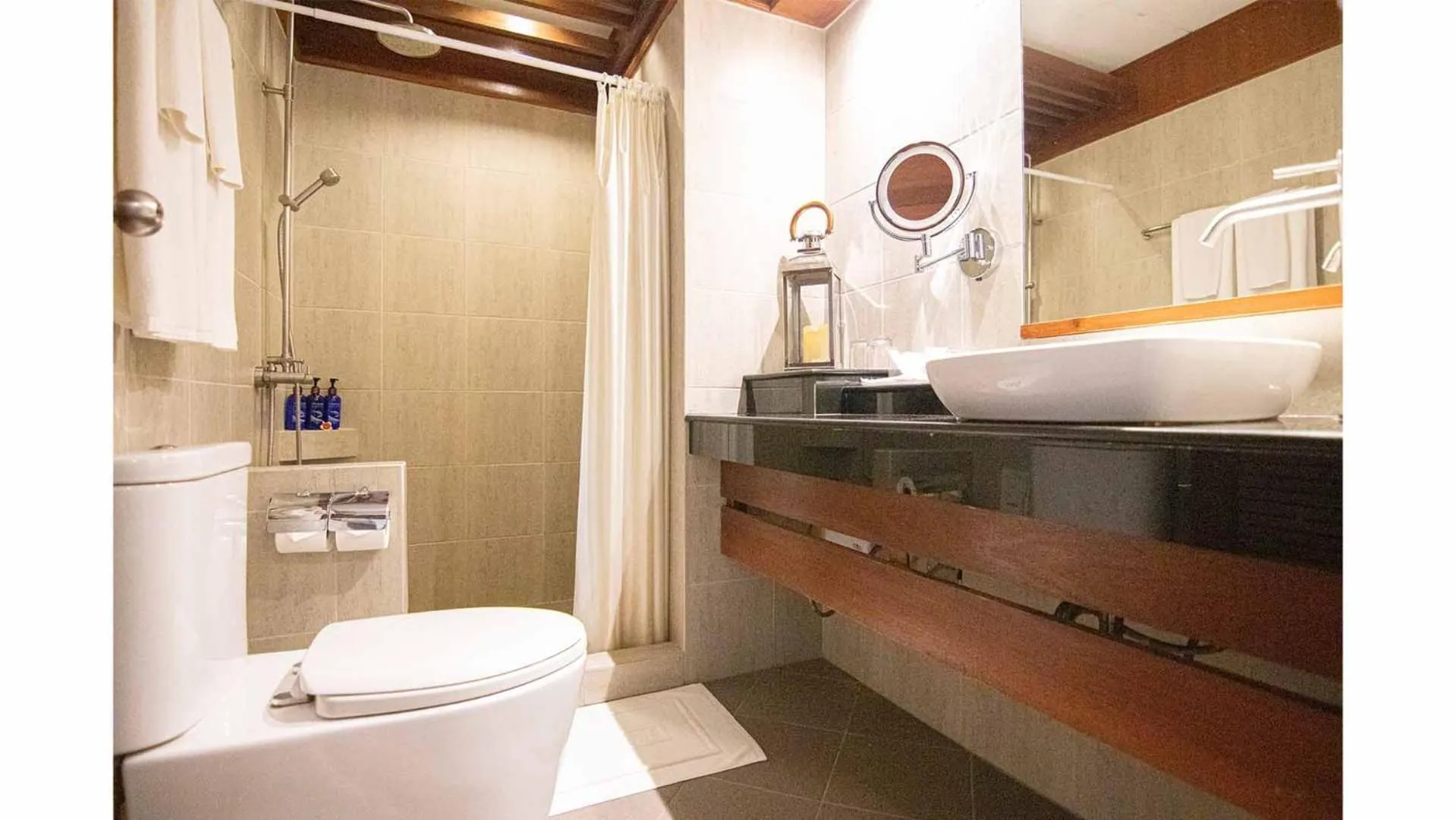 Bathroom in Tohsang Heritage Ubon Hotel