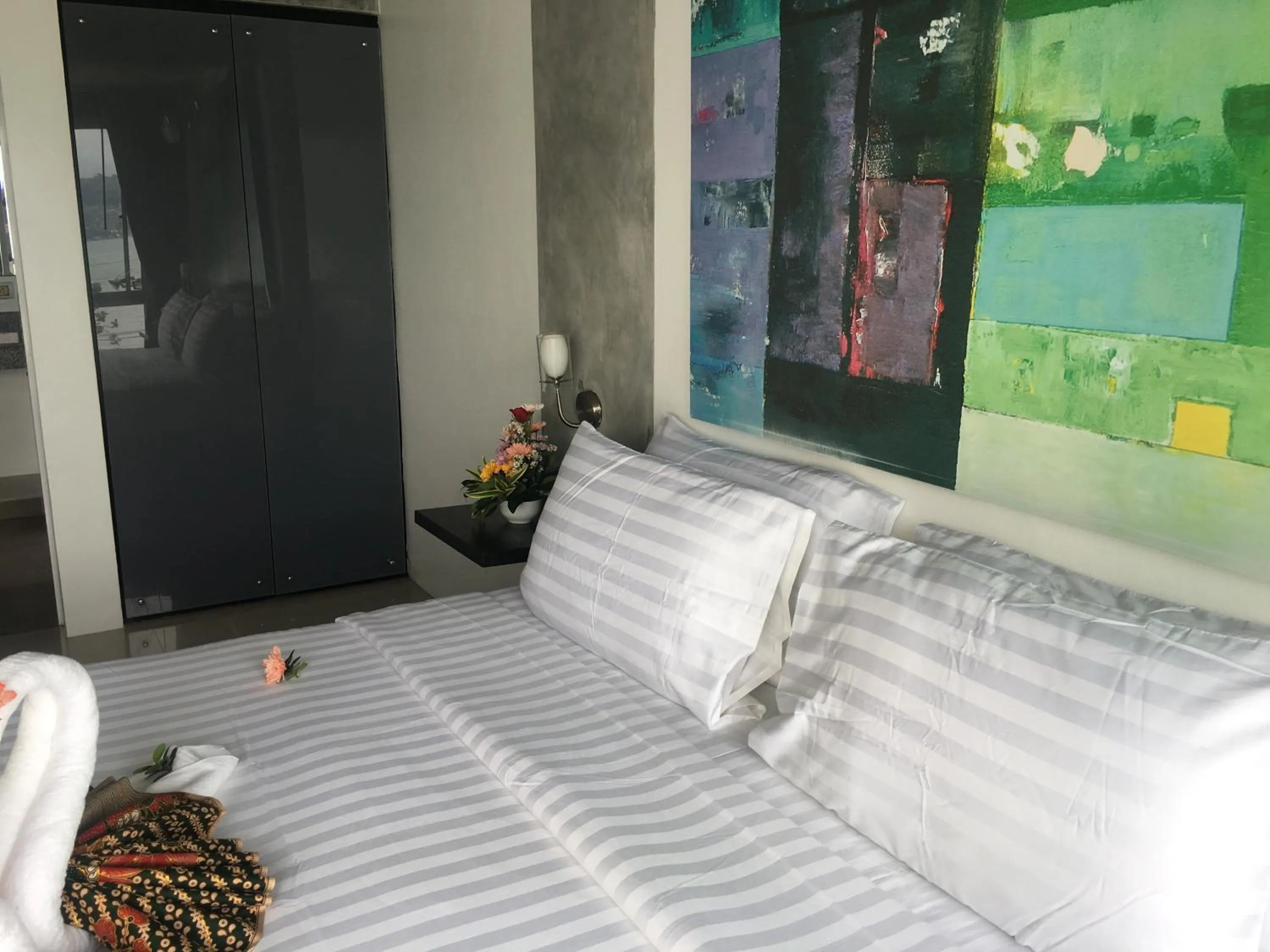 Bed in The Front Hotel and Apartments