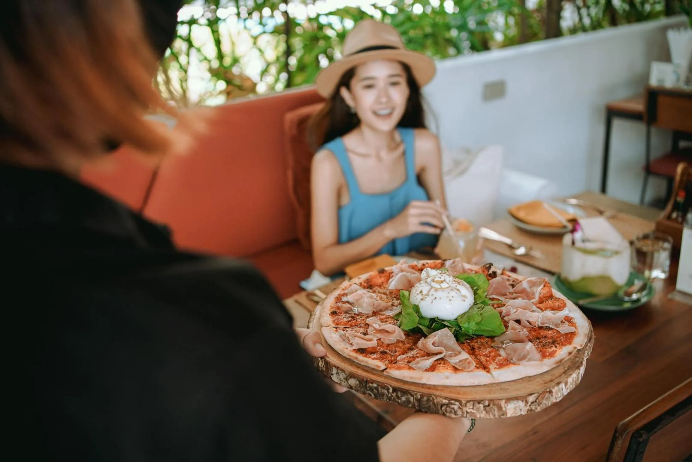 Restaurant/places to eat in The Front Hotel and Apartments