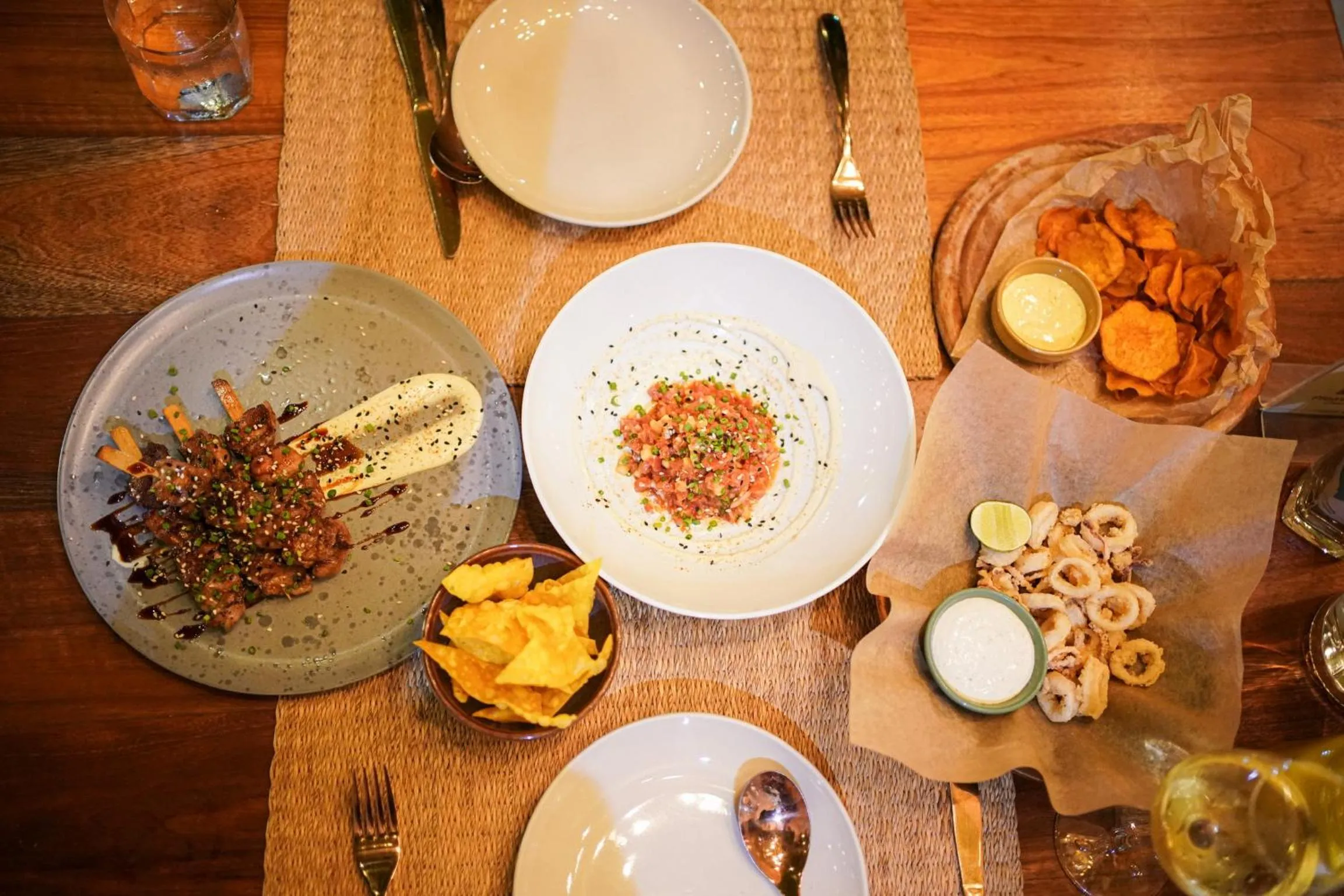 Restaurant/places to eat in The Front Hotel and Apartments