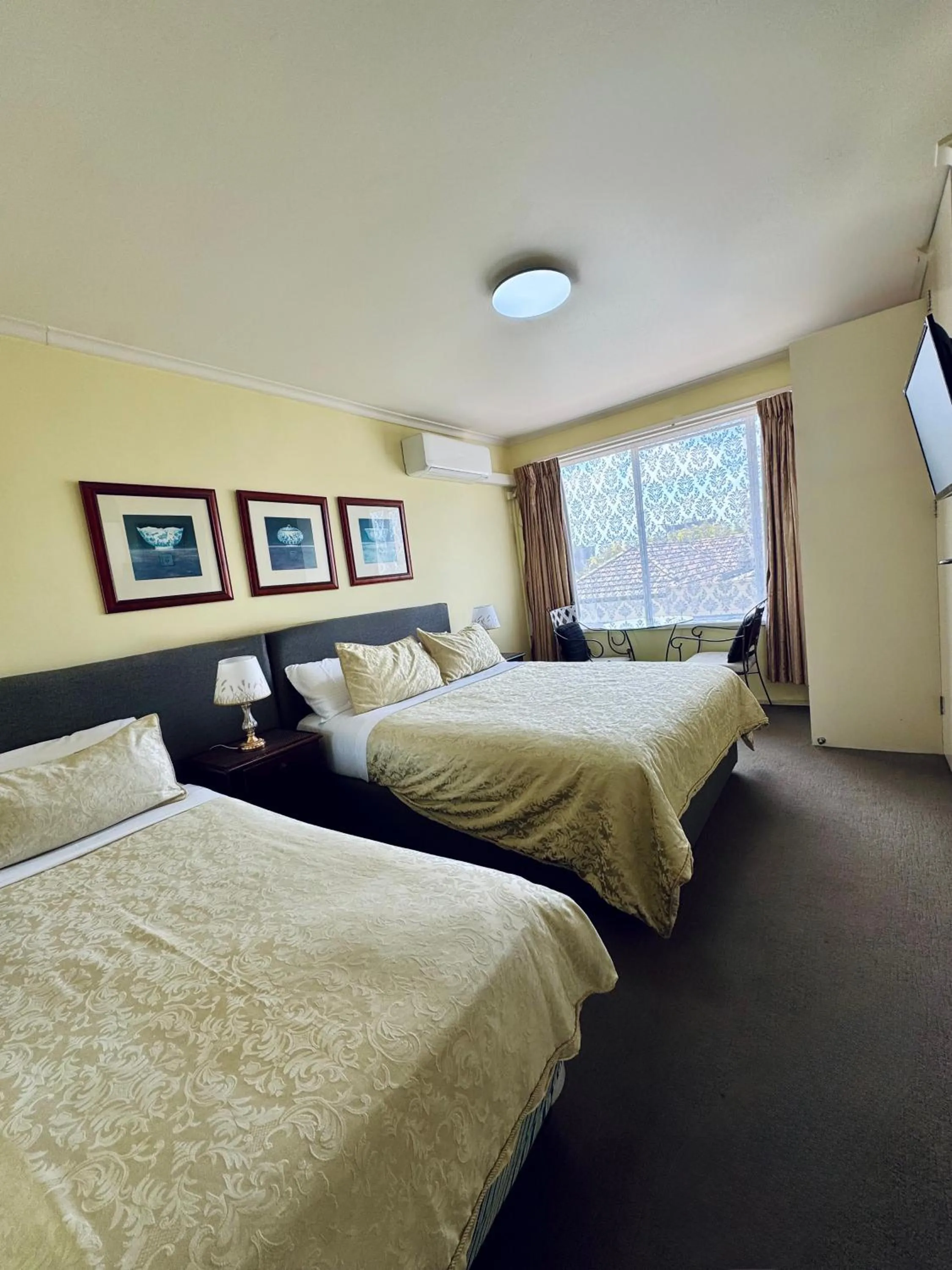 Bed in Knightsbridge Apartments