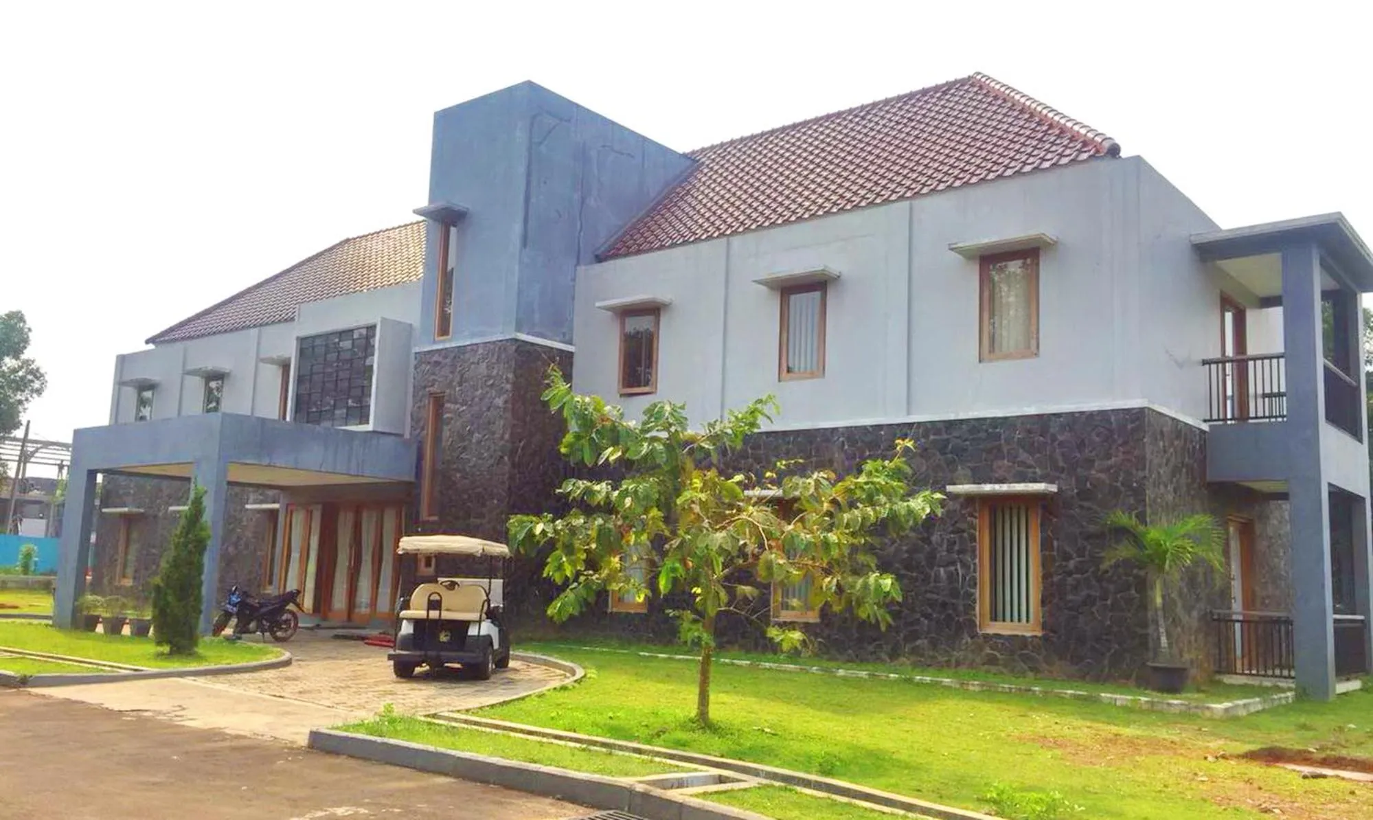 Facade/entrance in APM Equestrian Resort