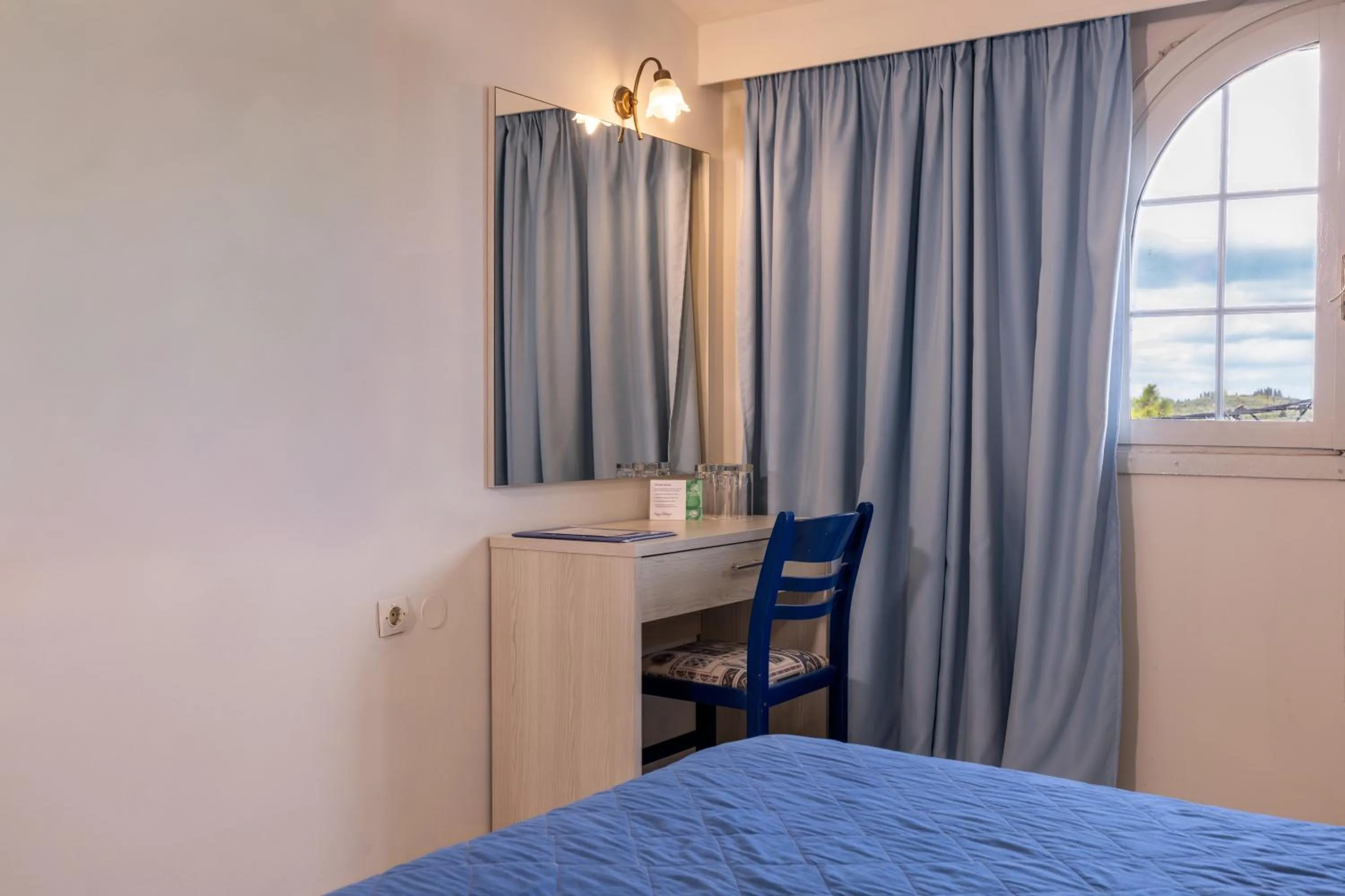 Photo of the whole room, Bed in Porto Koukla Beach