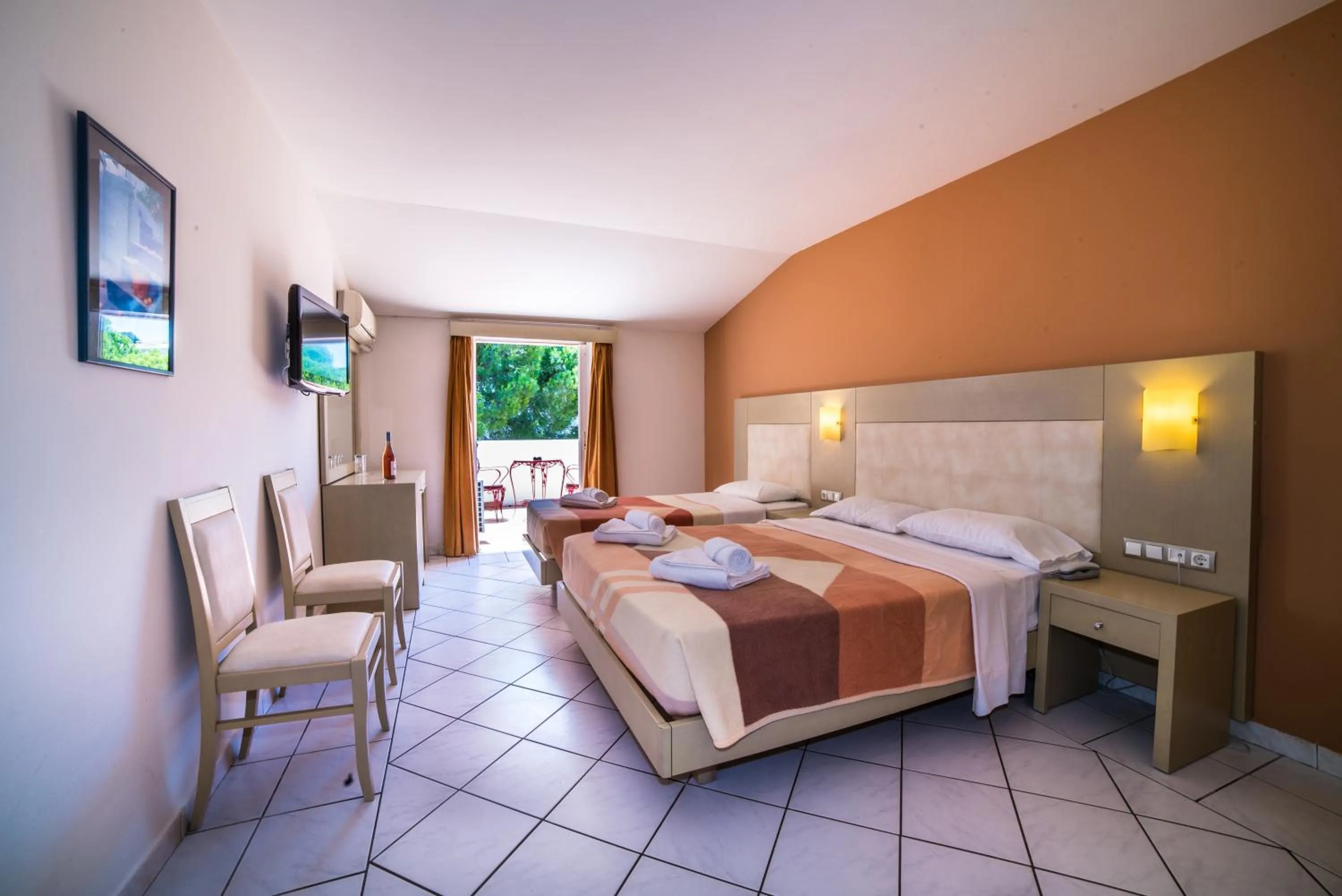 TV and multimedia, Bed in Porto Koukla Beach