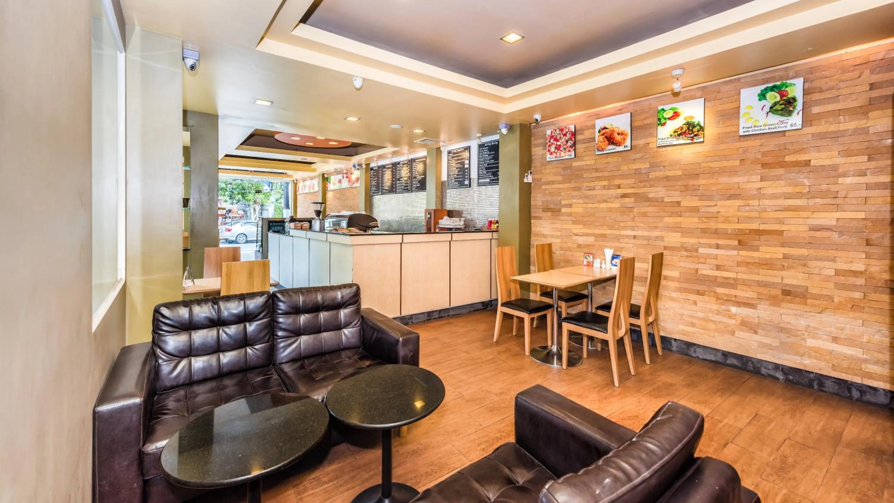 Restaurant/places to eat in Sunset Mansion