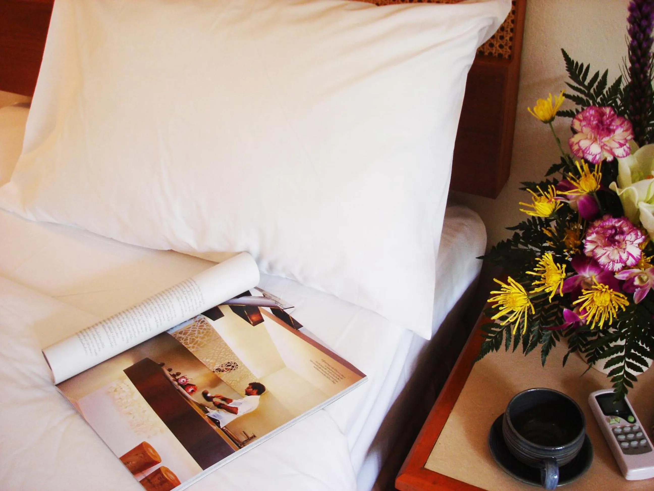 Bedroom, Bed in Sunset Mansion