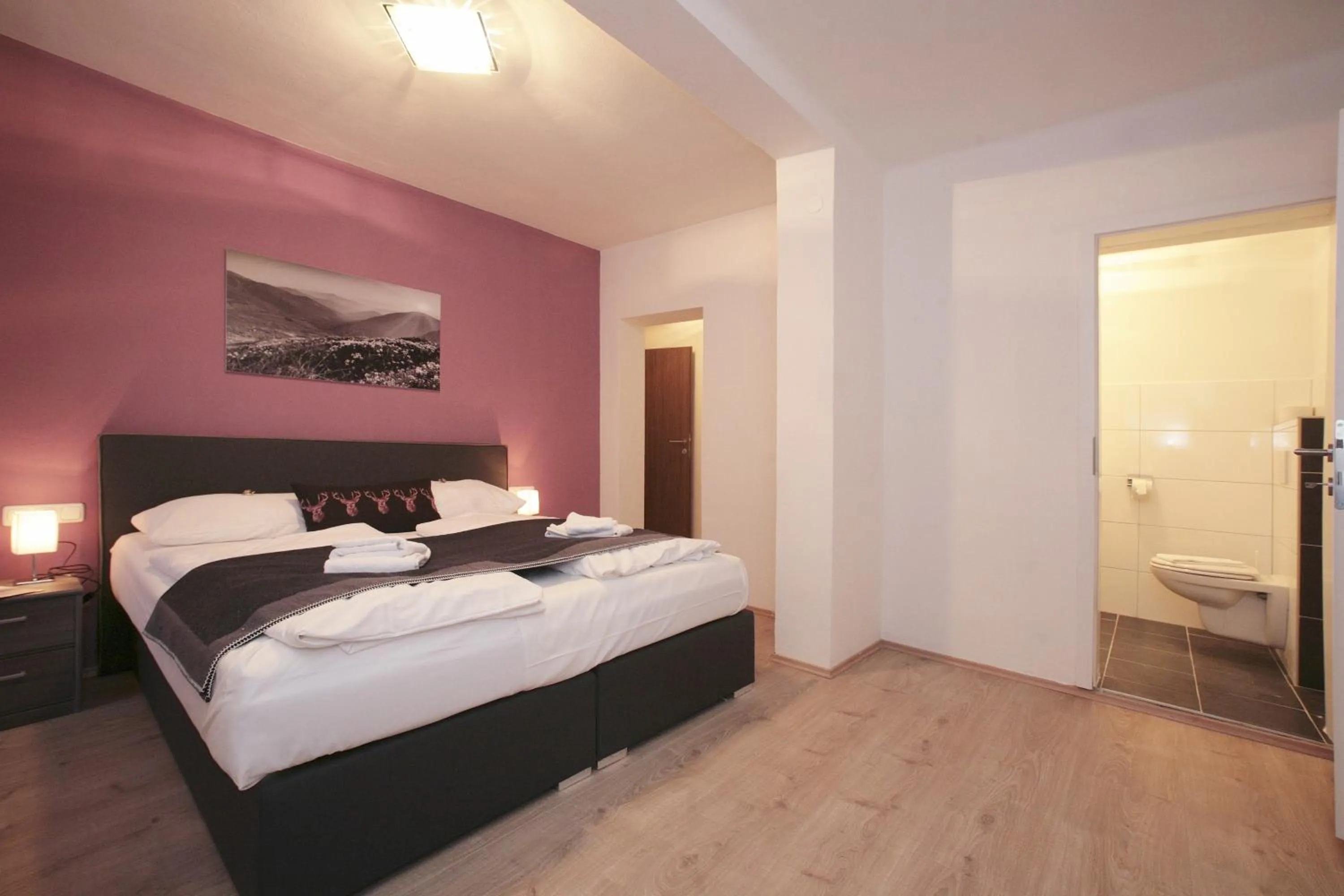 Bed in Lake and Cityhotel Edelweiss - self Check in