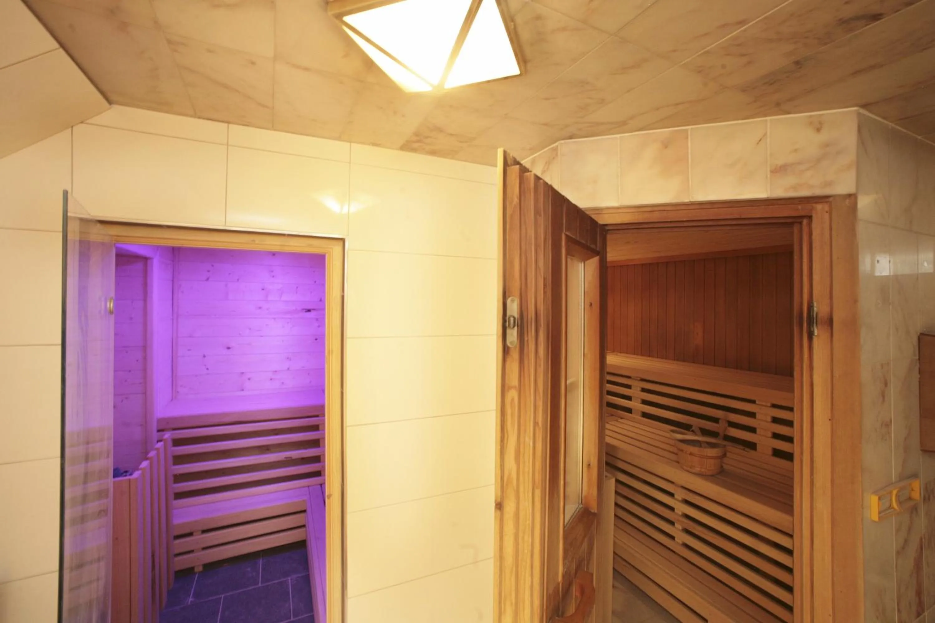 Spa and wellness centre/facilities in Lake and Cityhotel Edelweiss - self Check in