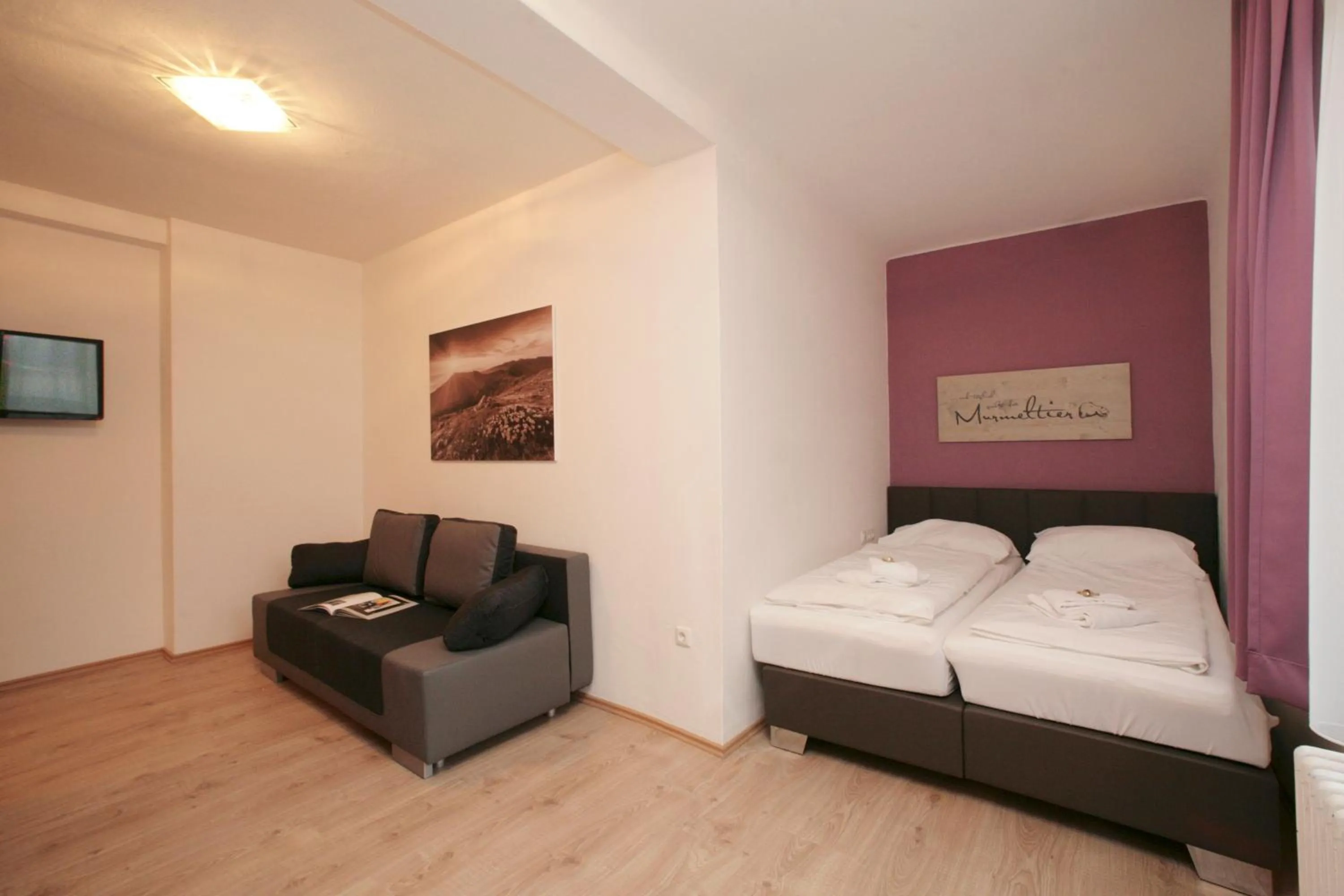 Bed in Lake and Cityhotel Edelweiss - self Check in