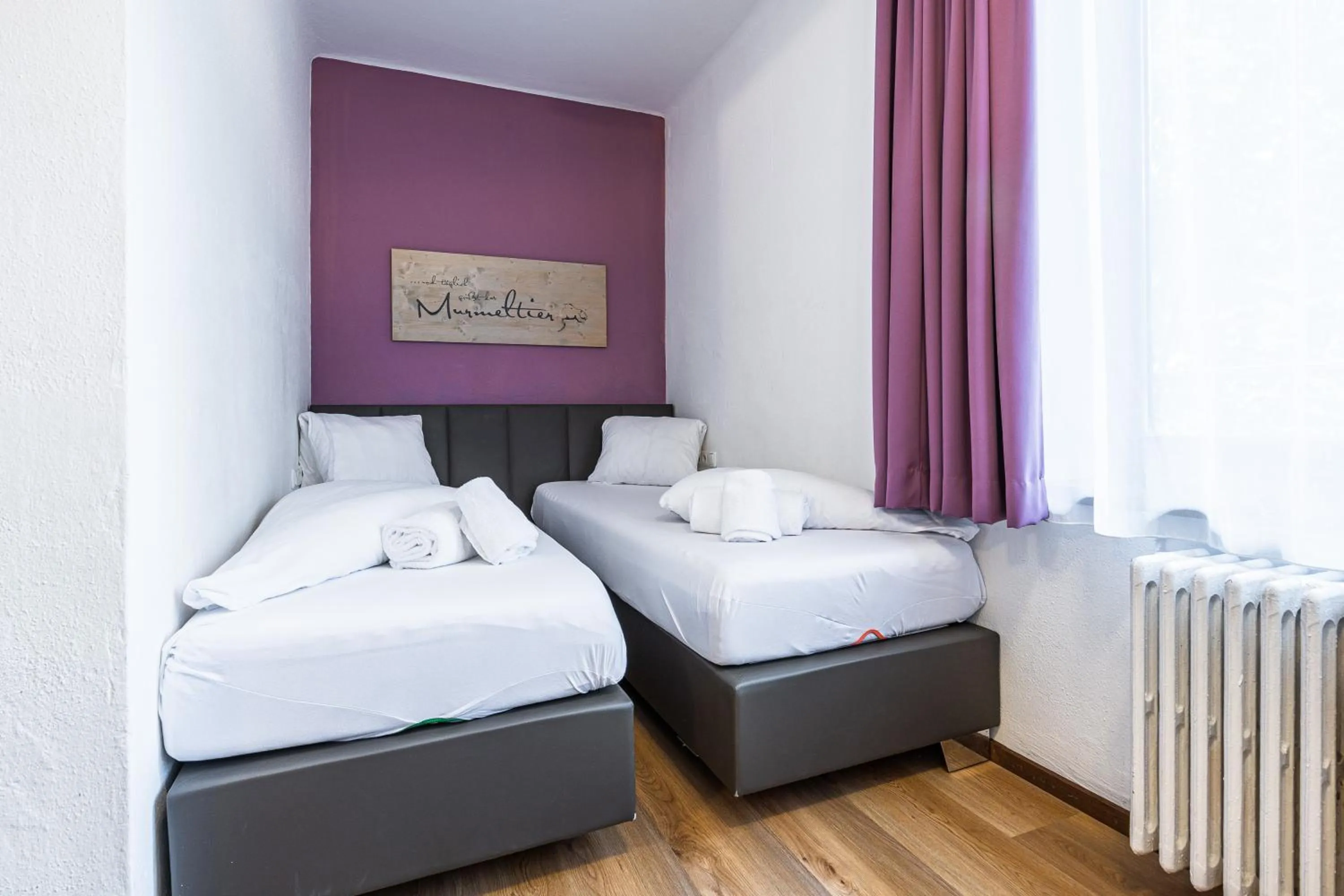 Bed in Lake and Cityhotel Edelweiss - self Check in