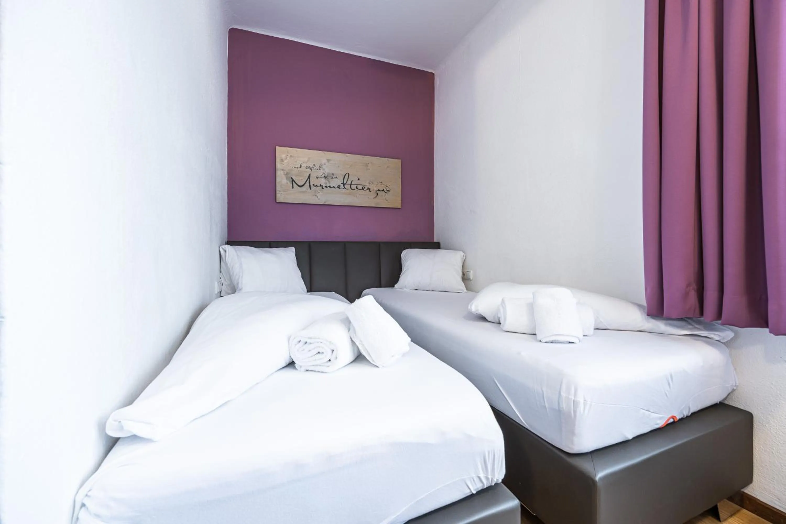 Bed in Lake and Cityhotel Edelweiss - self Check in