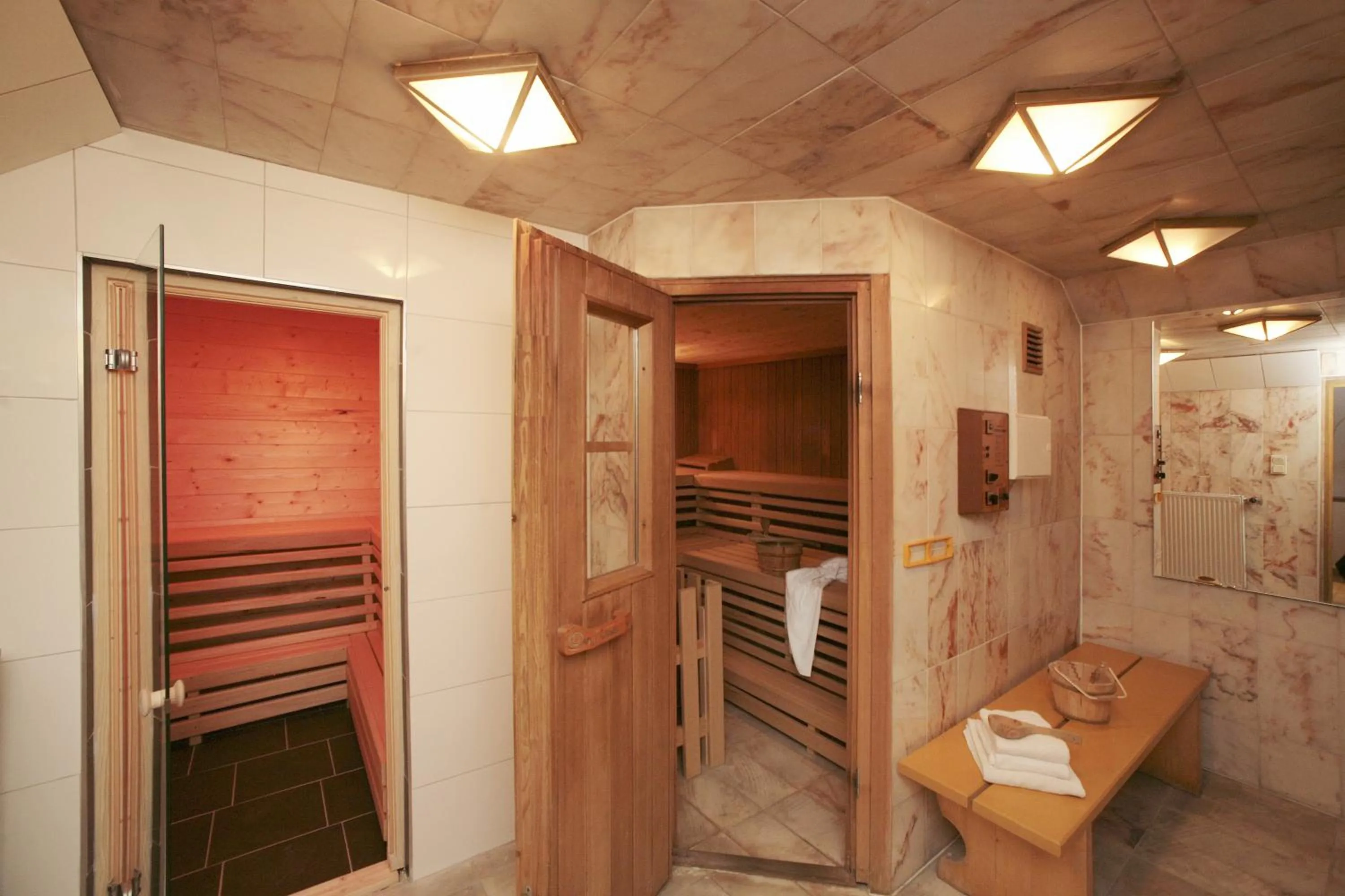 Spa and wellness centre/facilities in Lake and Cityhotel Edelweiss - self Check in