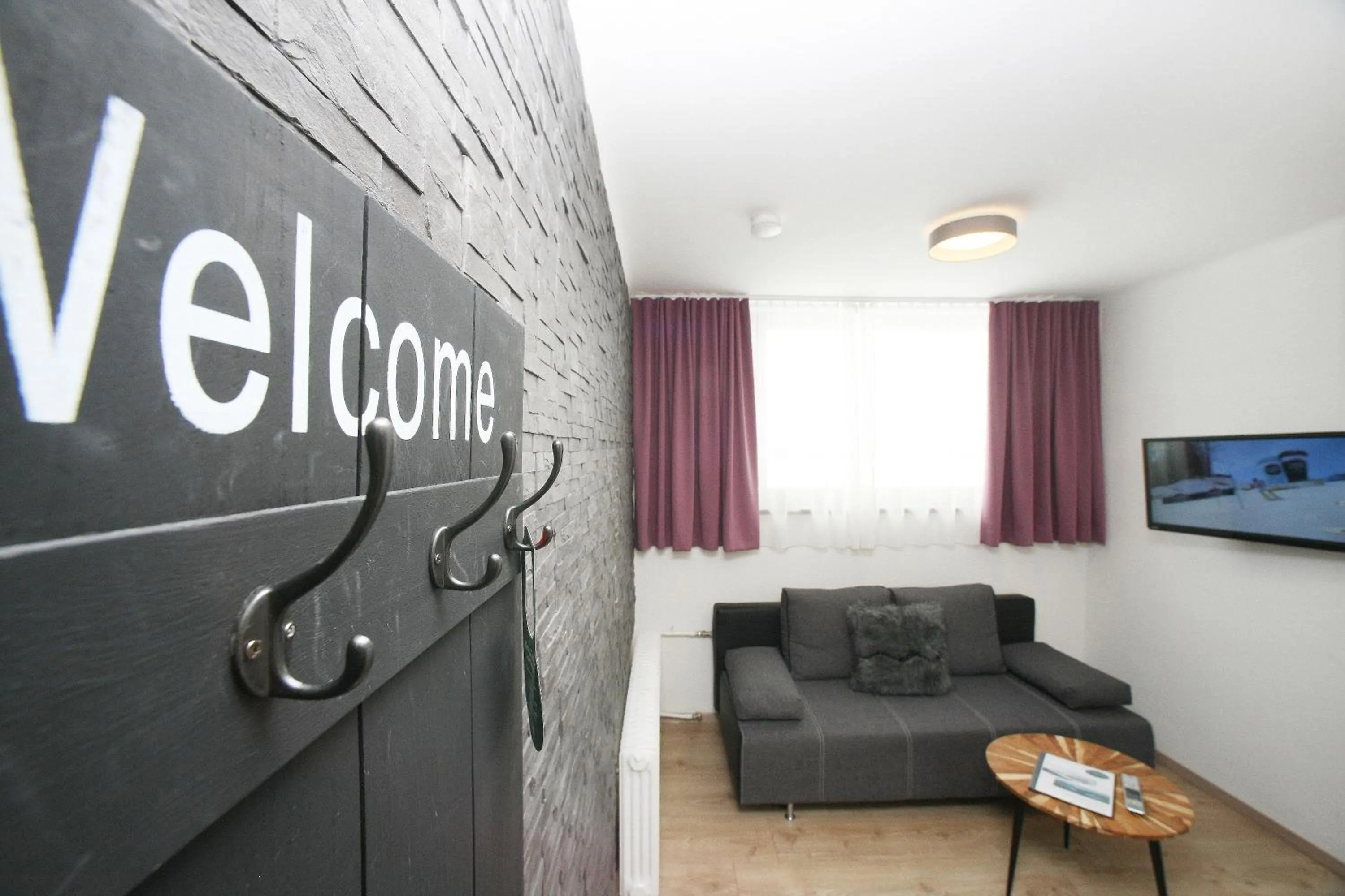 Lake and Cityhotel Edelweiss - self Check in