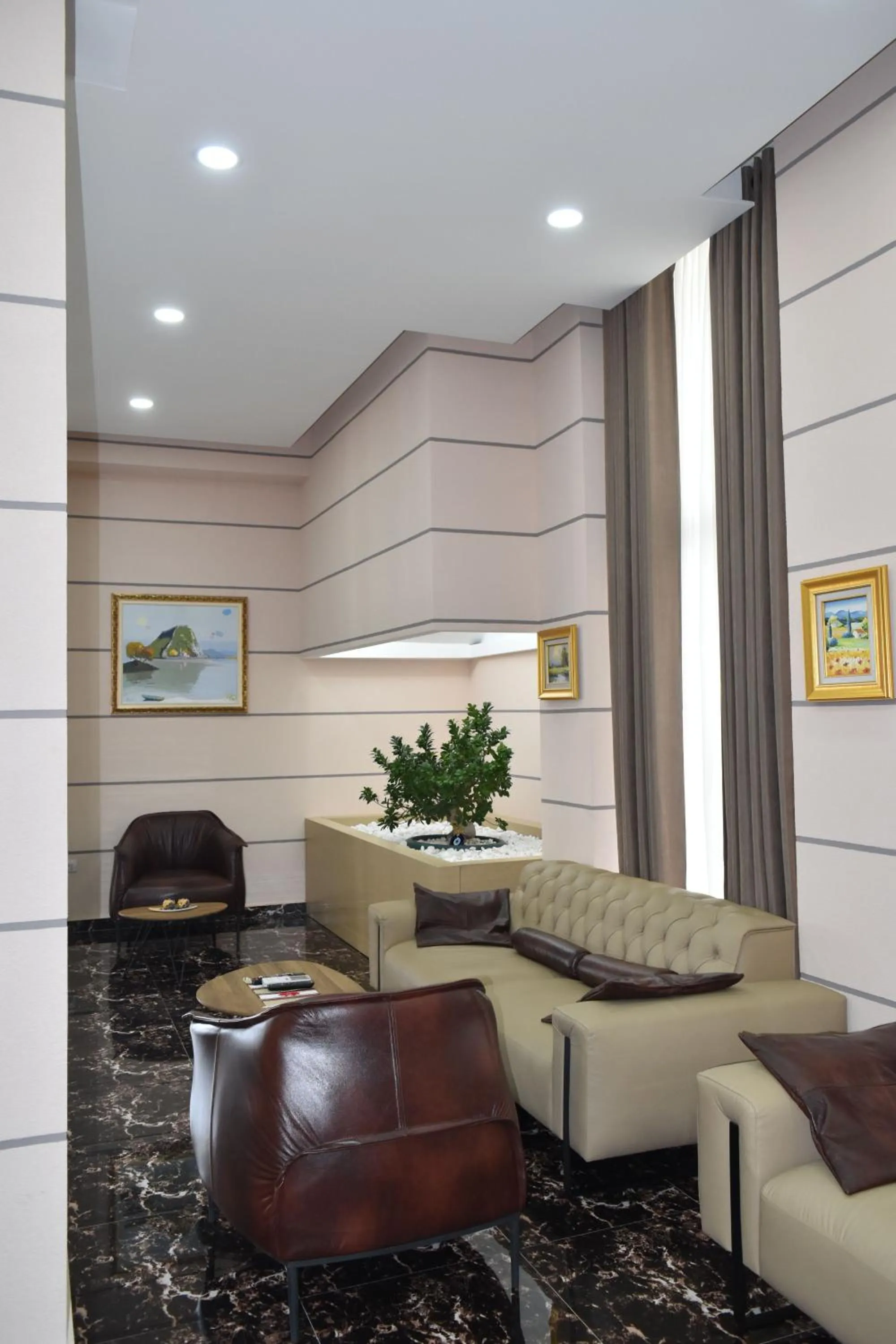 Lobby or reception in Hotel LISS 2