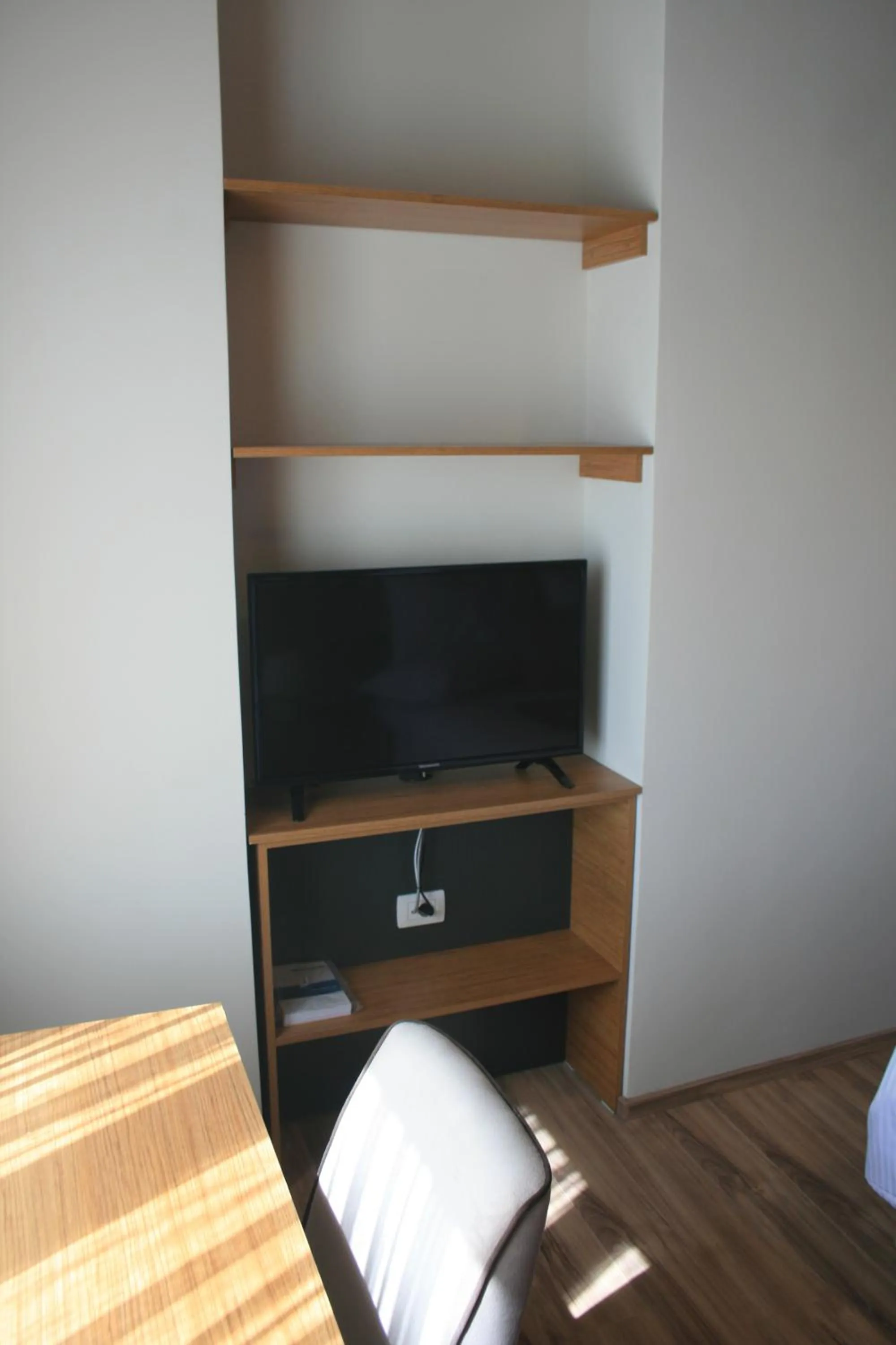 Communal lounge/ TV room in Hotel LISS 2