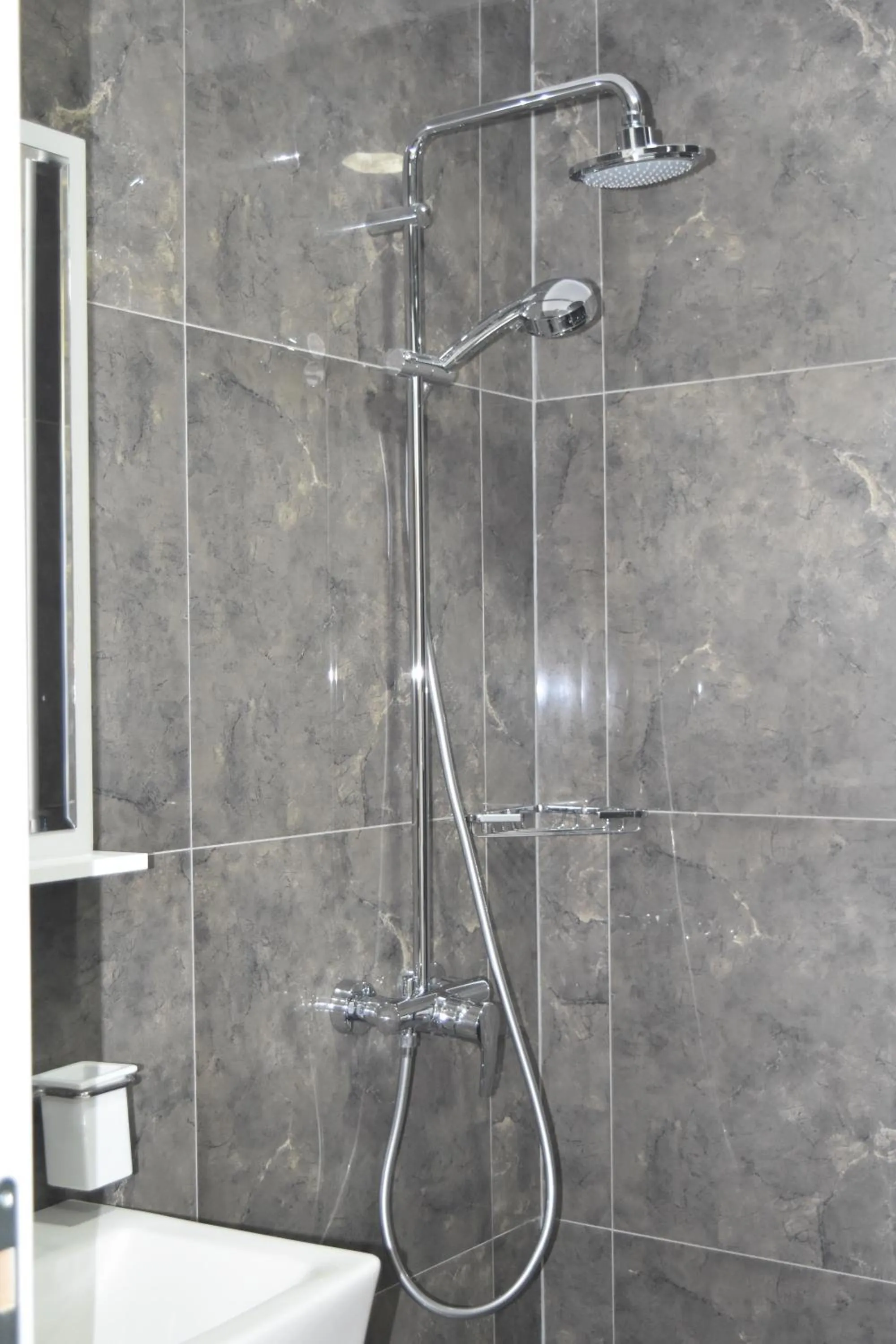 Shower in Hotel LISS 2