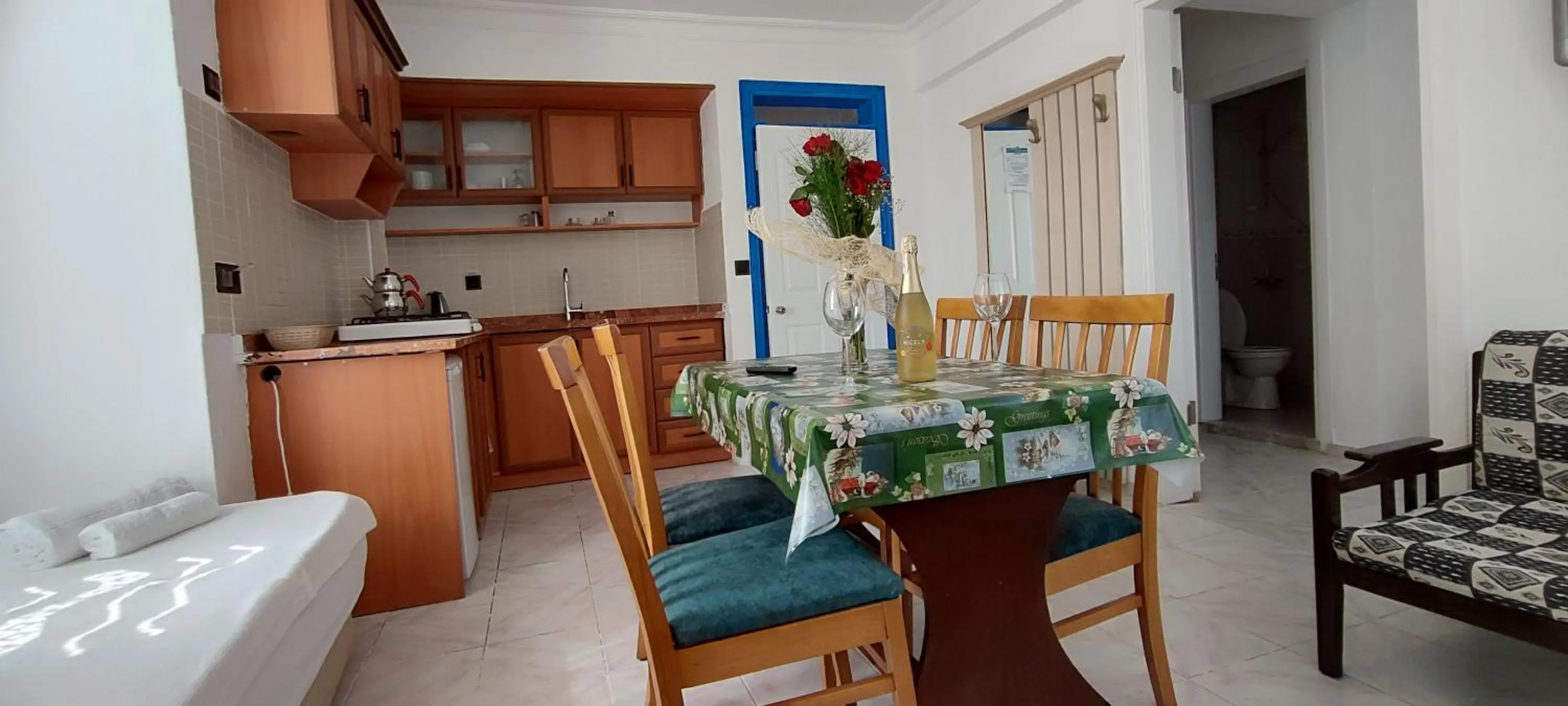 Seating area in California Apart Otel