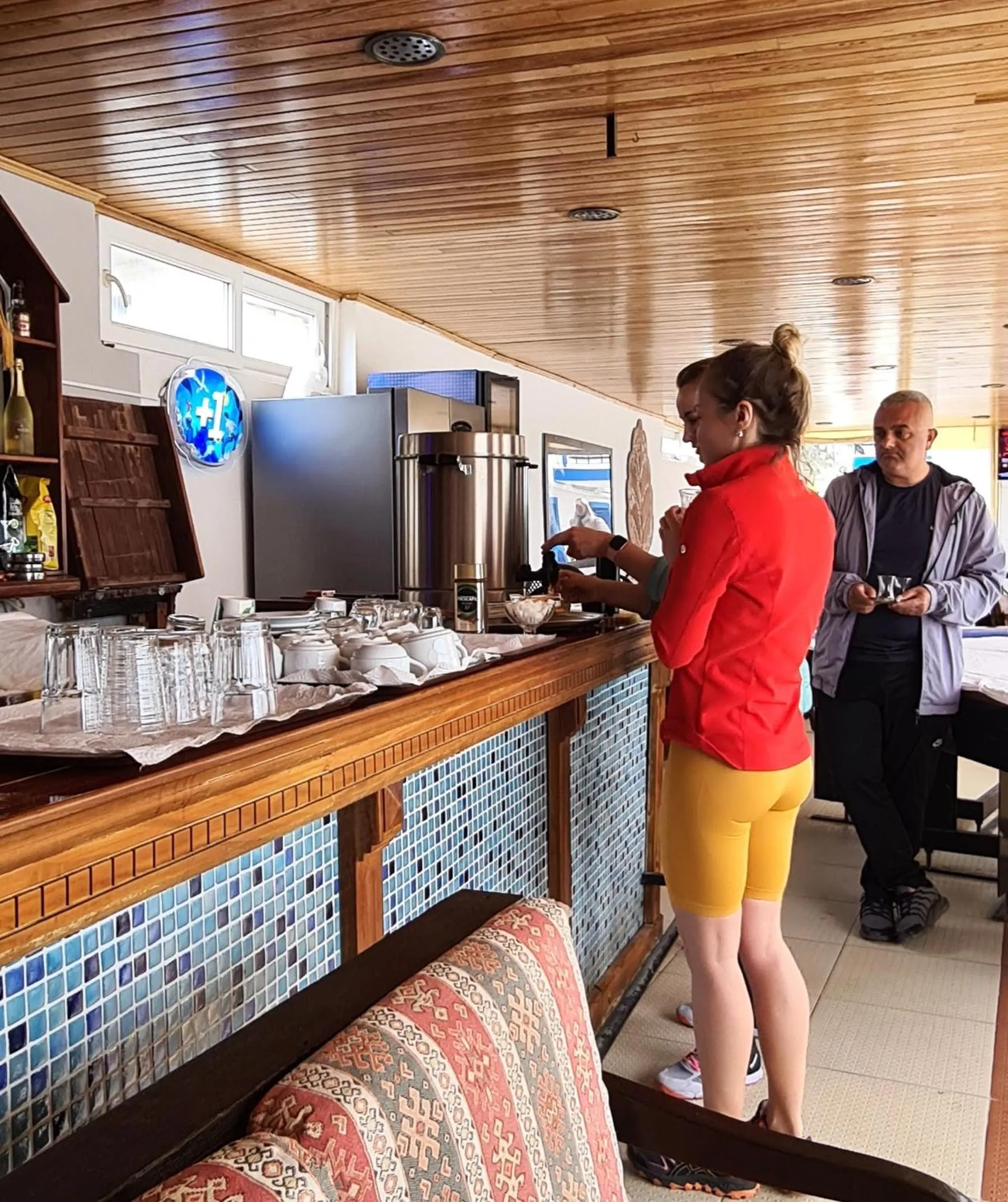 Breakfast in California Apart Otel