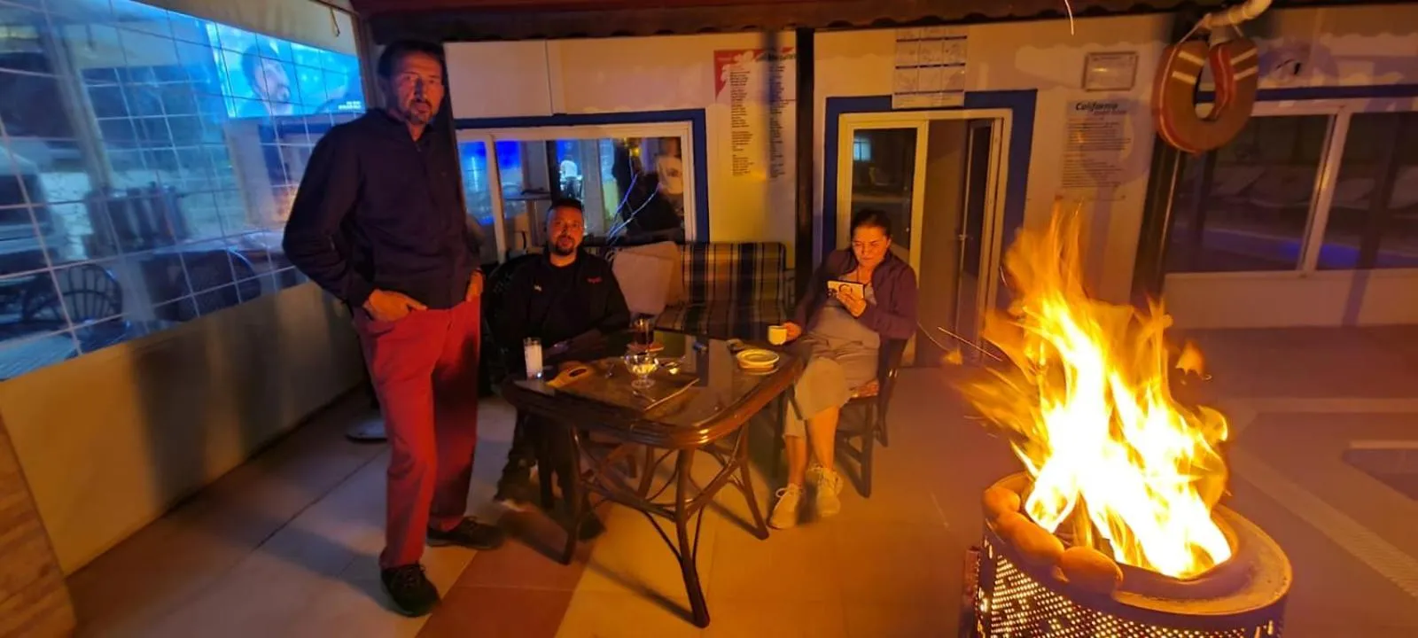 Patio in California Apart Otel