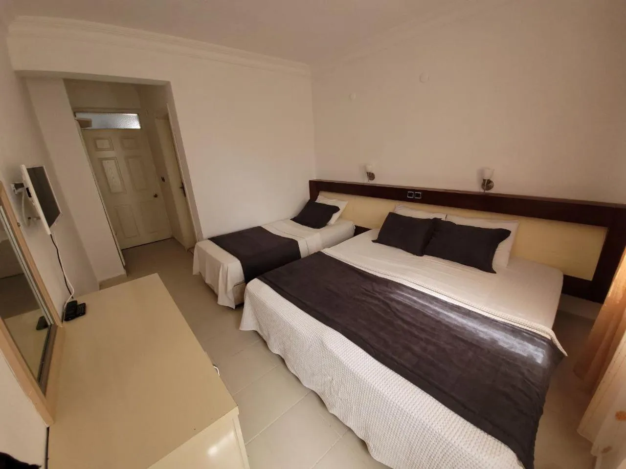 Bed in California Apart Otel