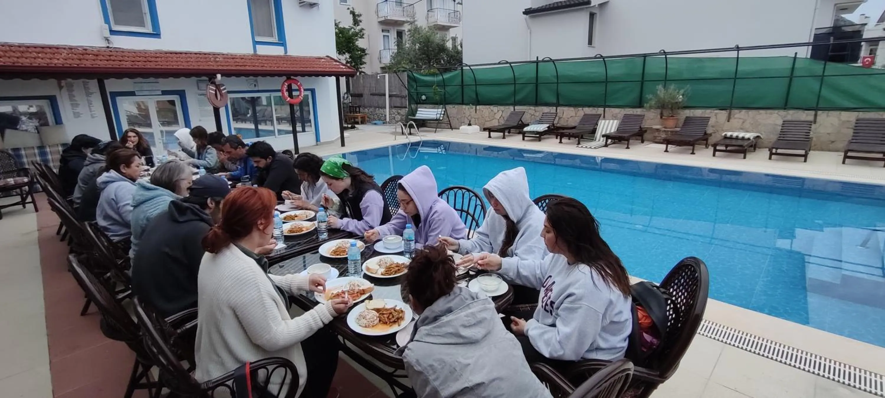 Restaurant/places to eat in California Apart Otel