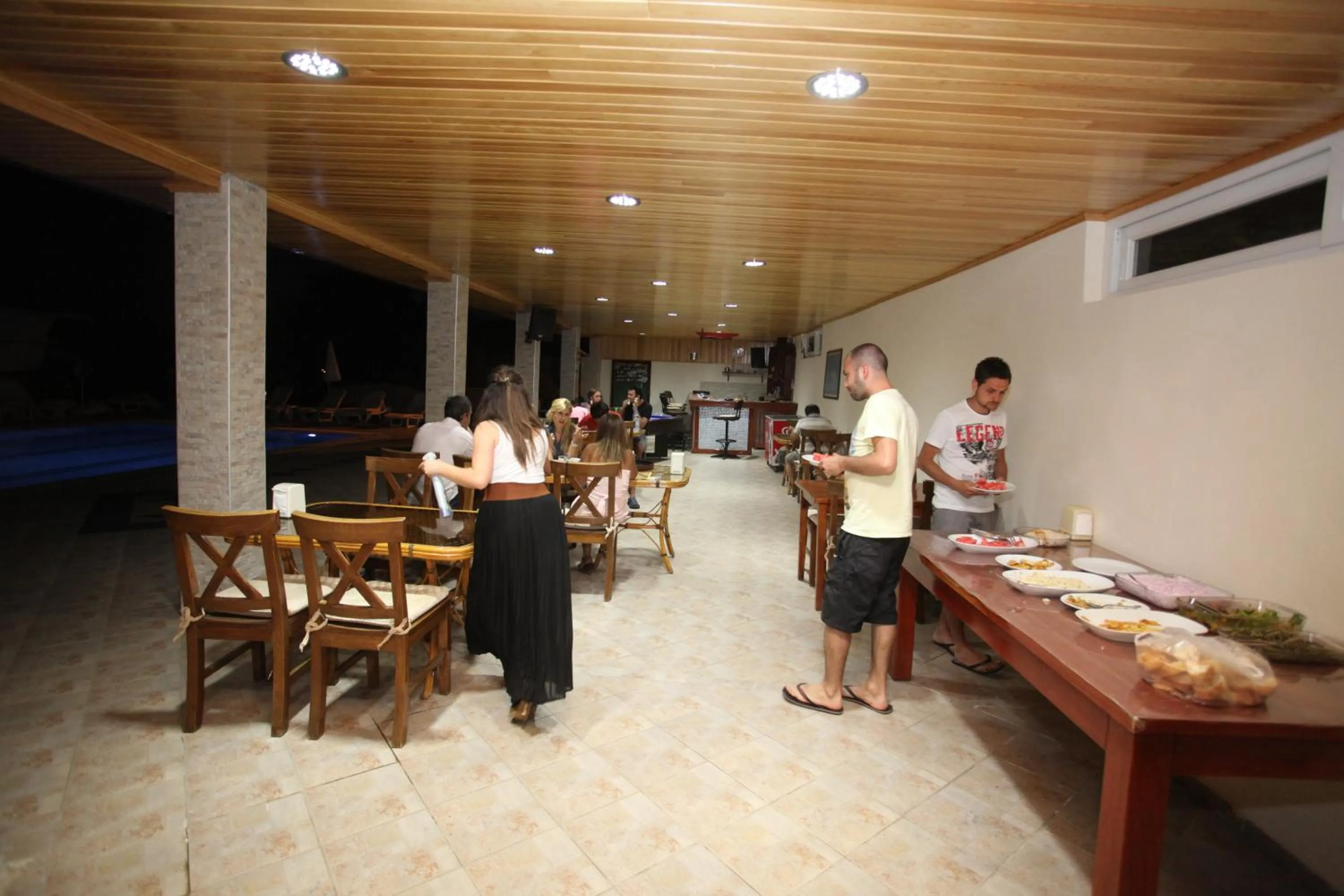 People in California Apart Otel