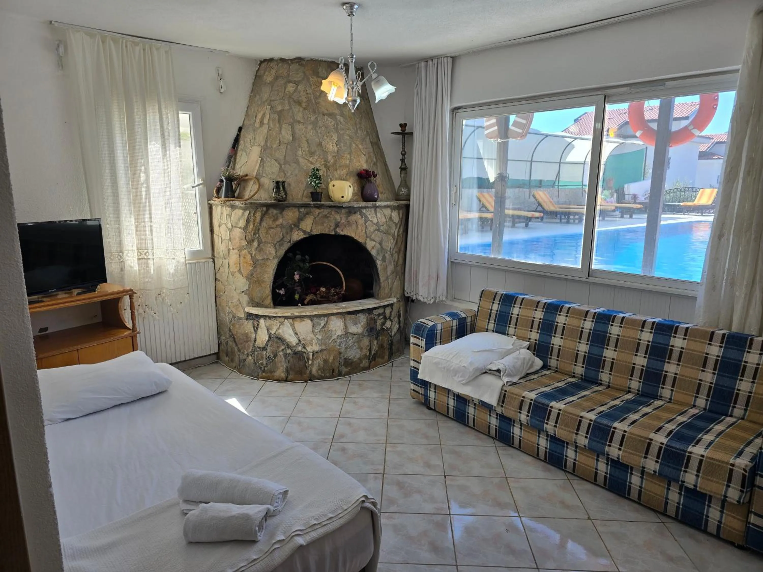 Bed in California Apart Otel