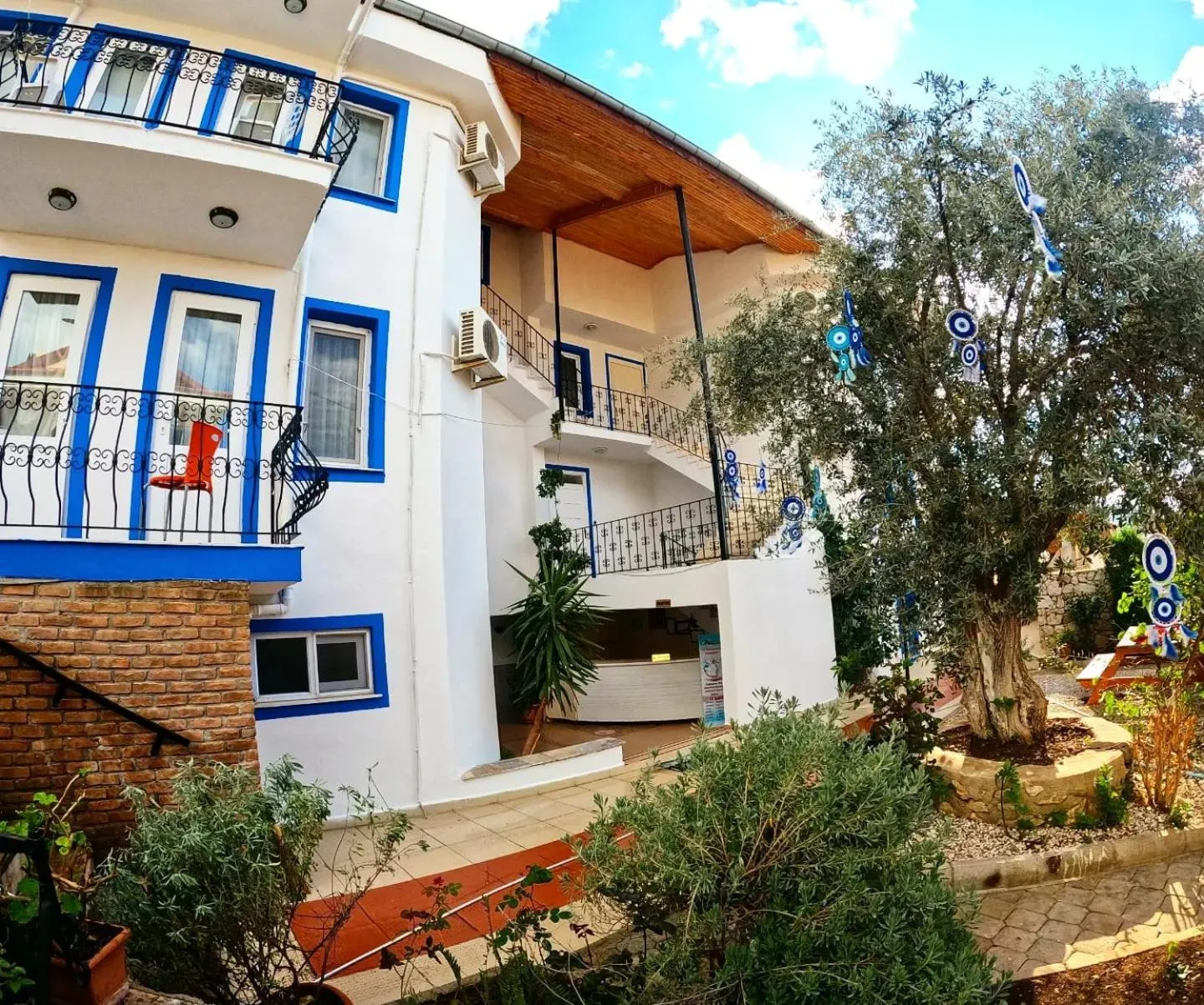 Property building in California Apart Otel