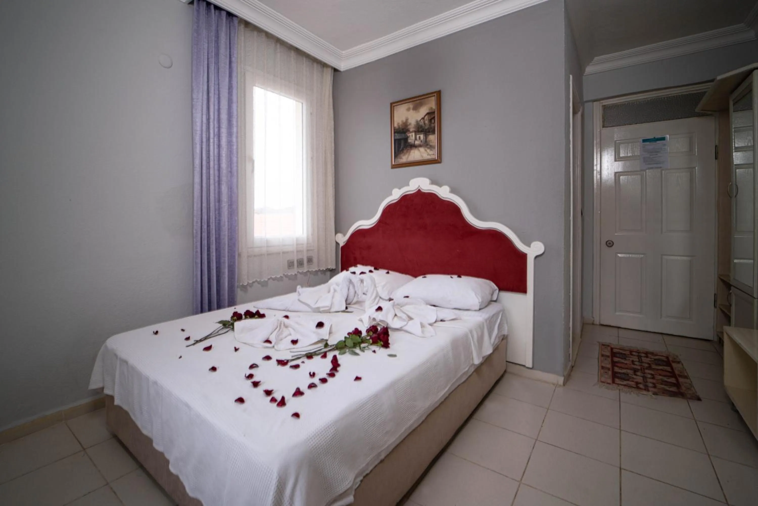 Bed in California Apart Otel