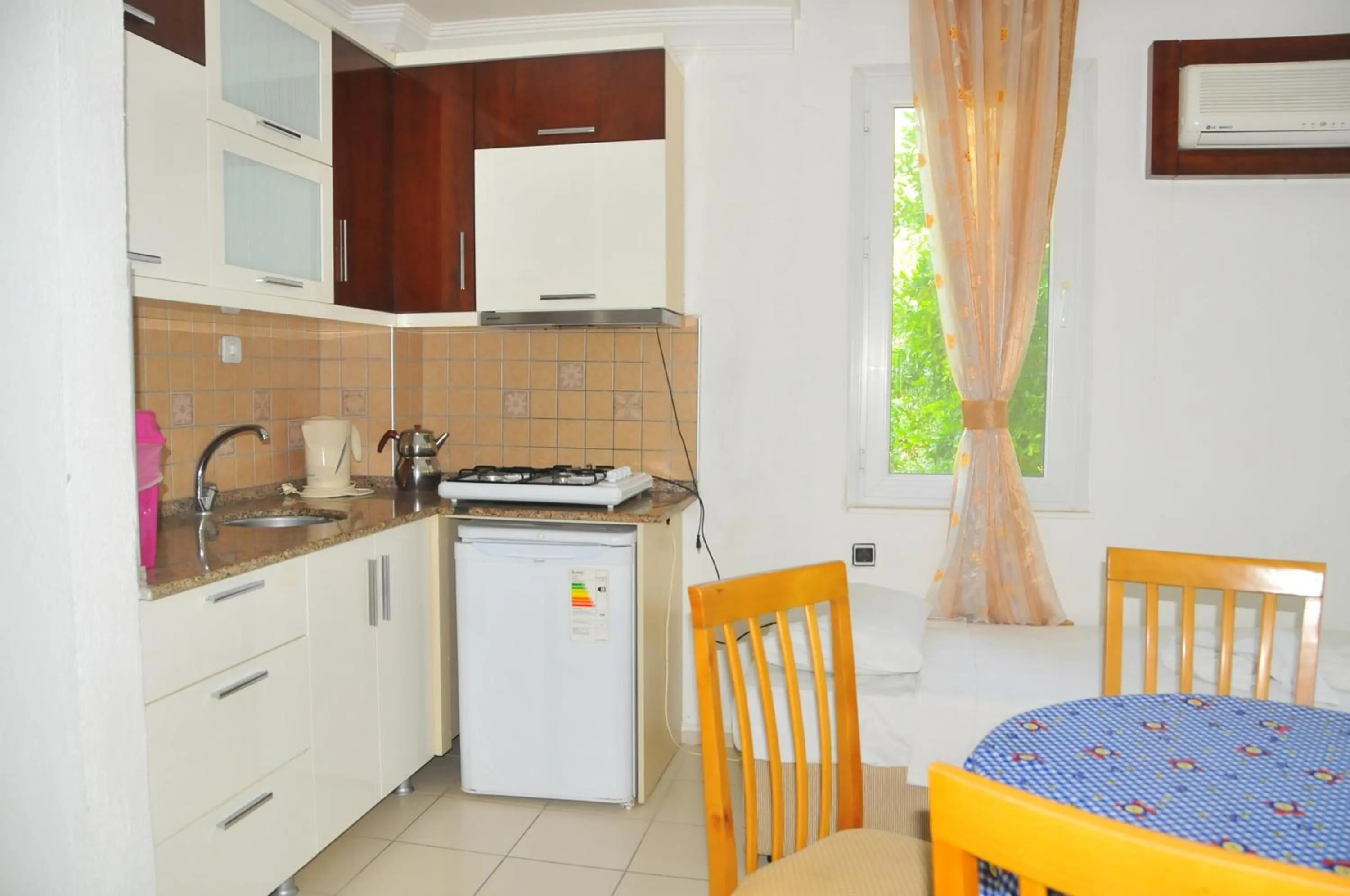 Kitchen or kitchenette in California Apart Otel