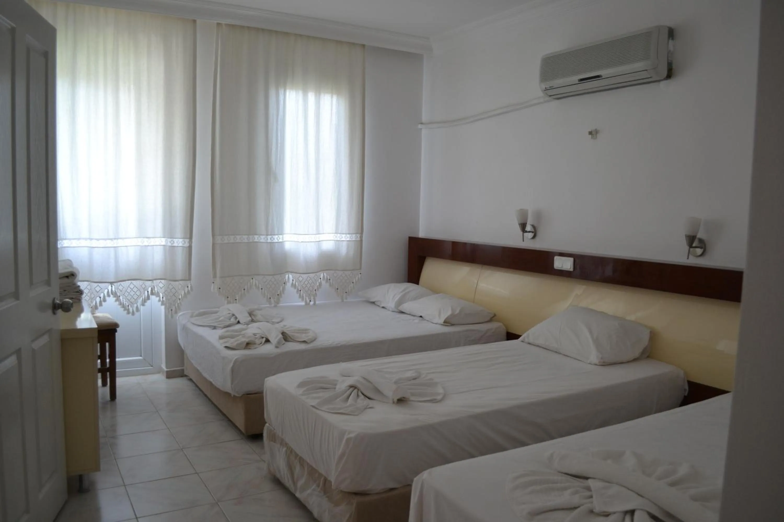 Bed in California Apart Otel