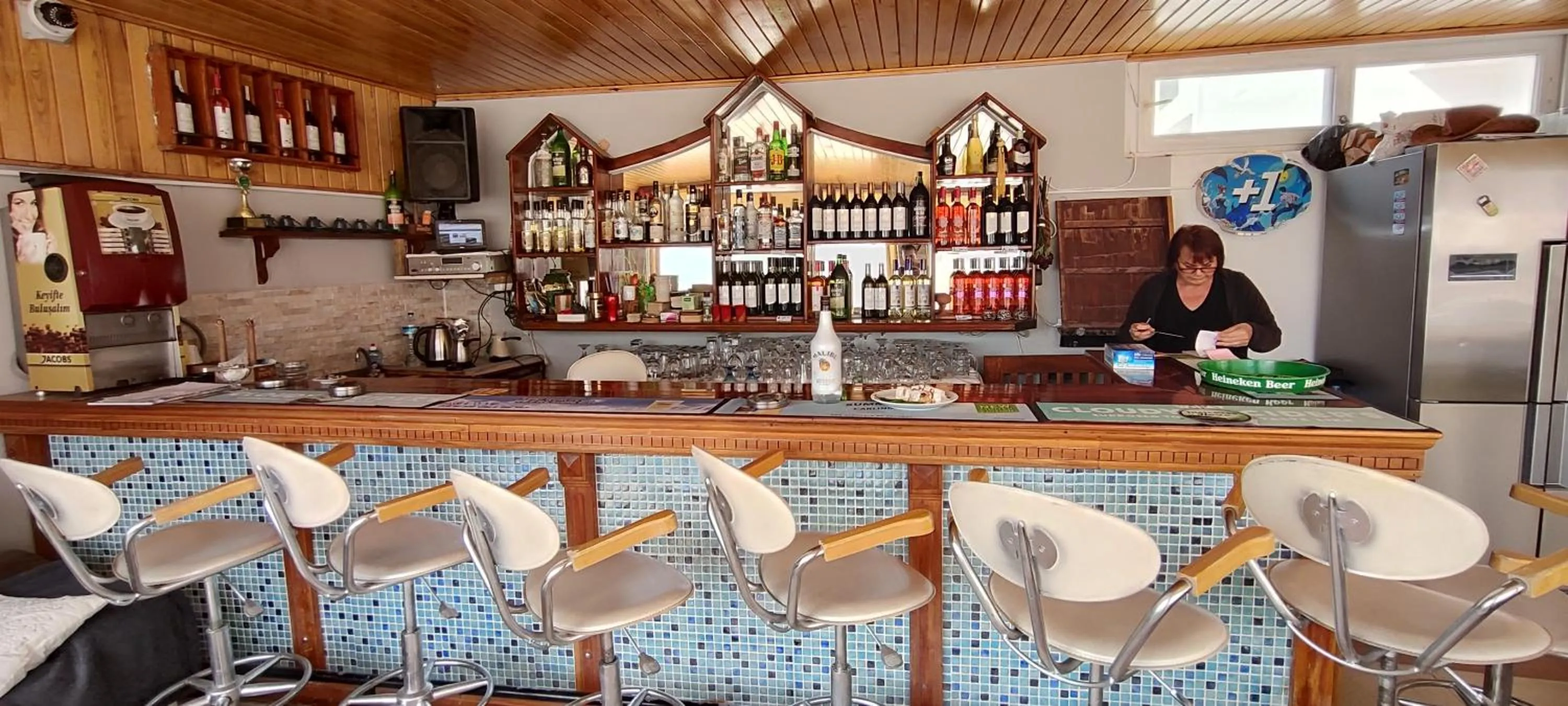 Lounge or bar in California Apart Otel