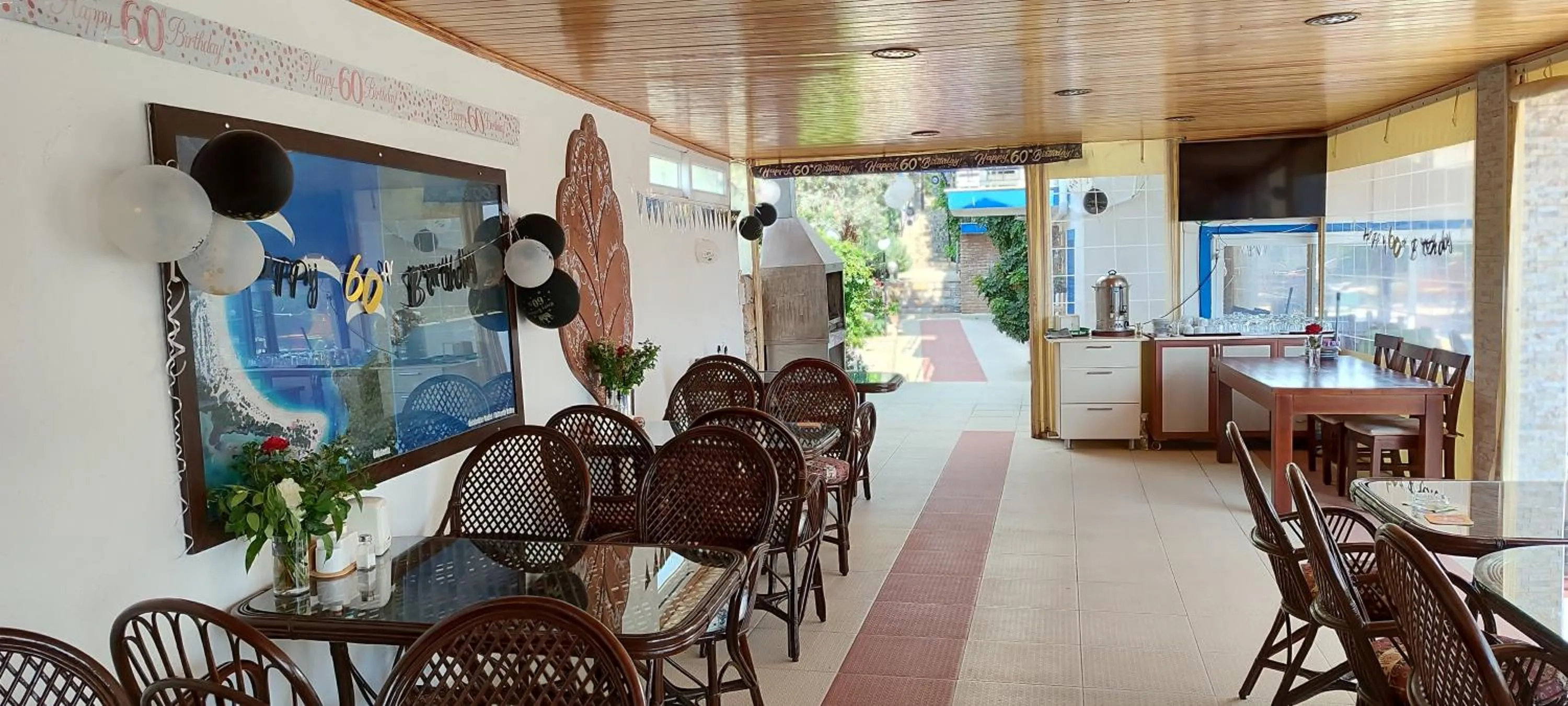 Restaurant/places to eat in California Apart Otel