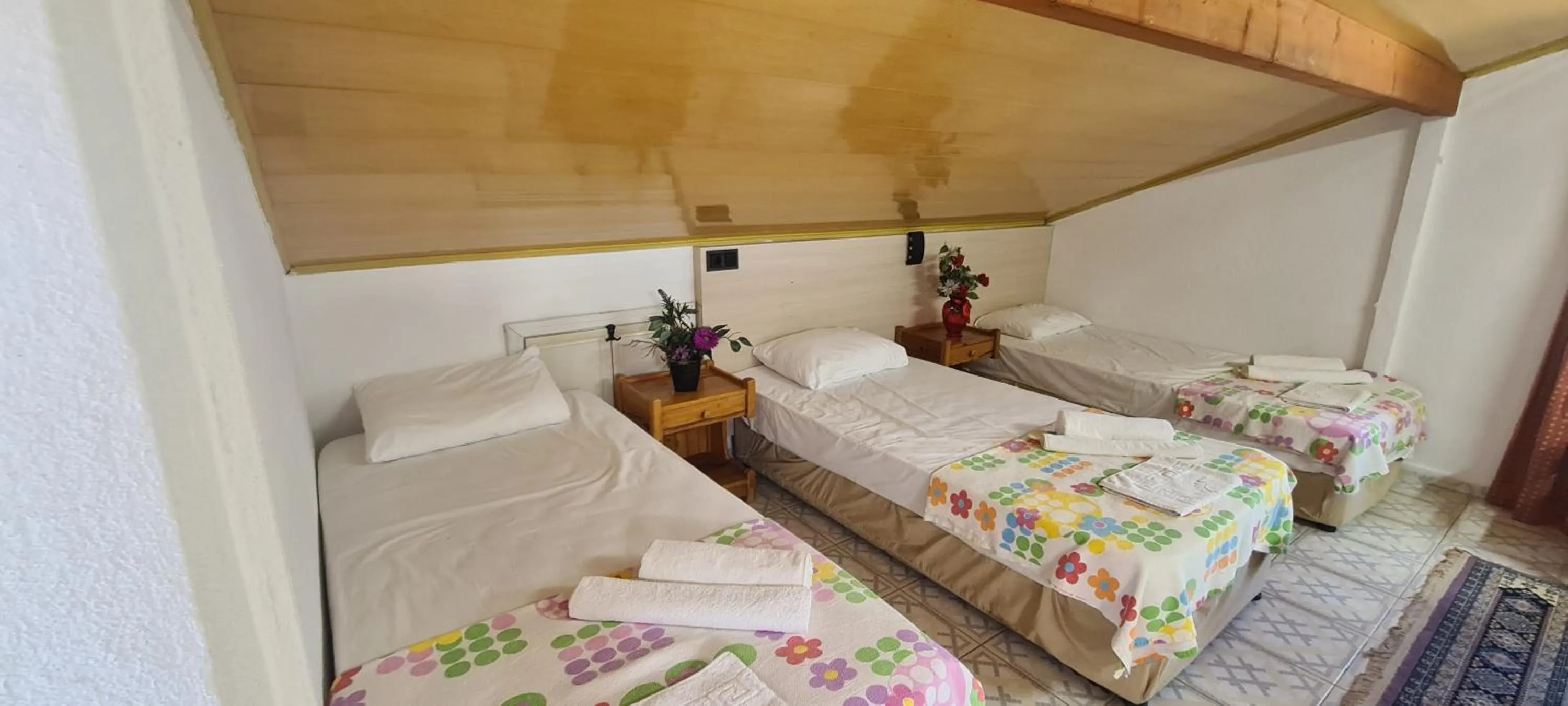 Bed in California Apart Otel