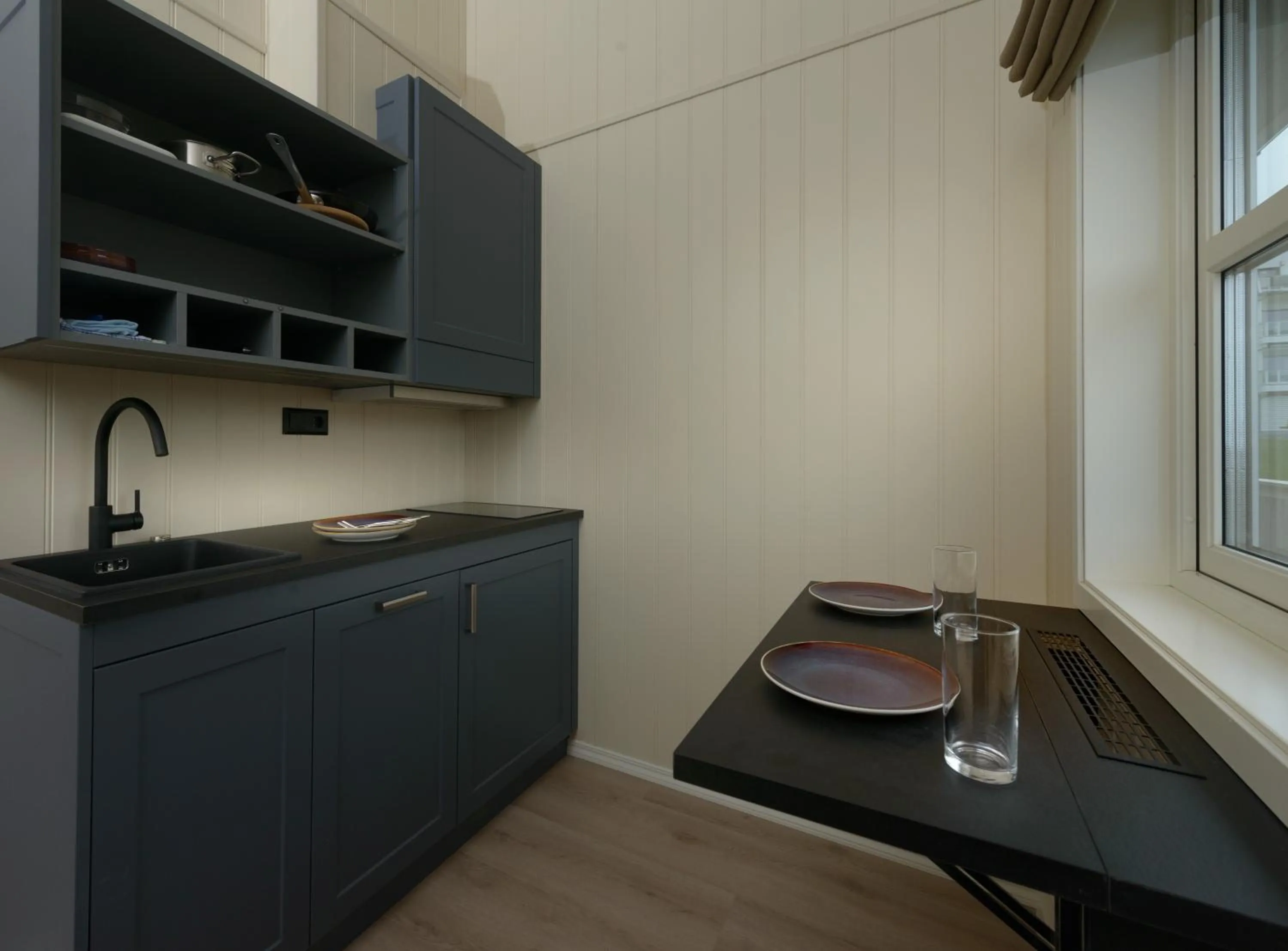 Kitchen or kitchenette in Grønnbuene Rorbu Hotel