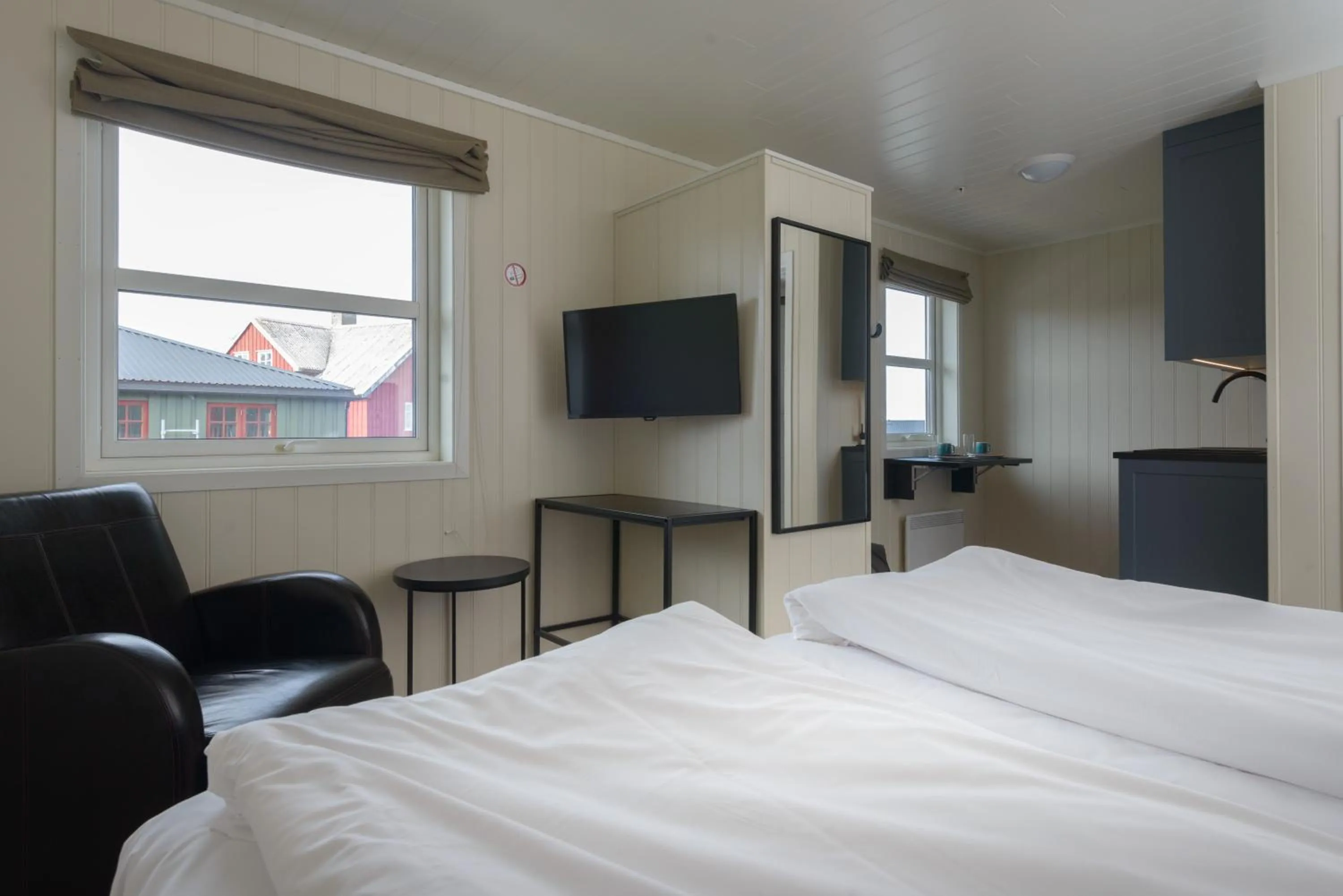 Photo of the whole room, Bed in Grønnbuene Rorbu Hotel