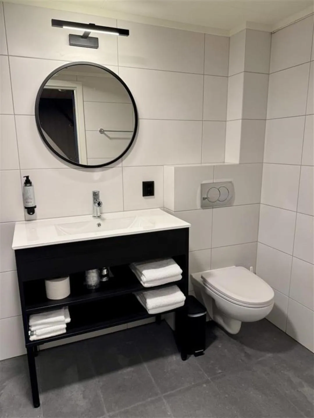 Bathroom in Grønnbuene Rorbu Hotel