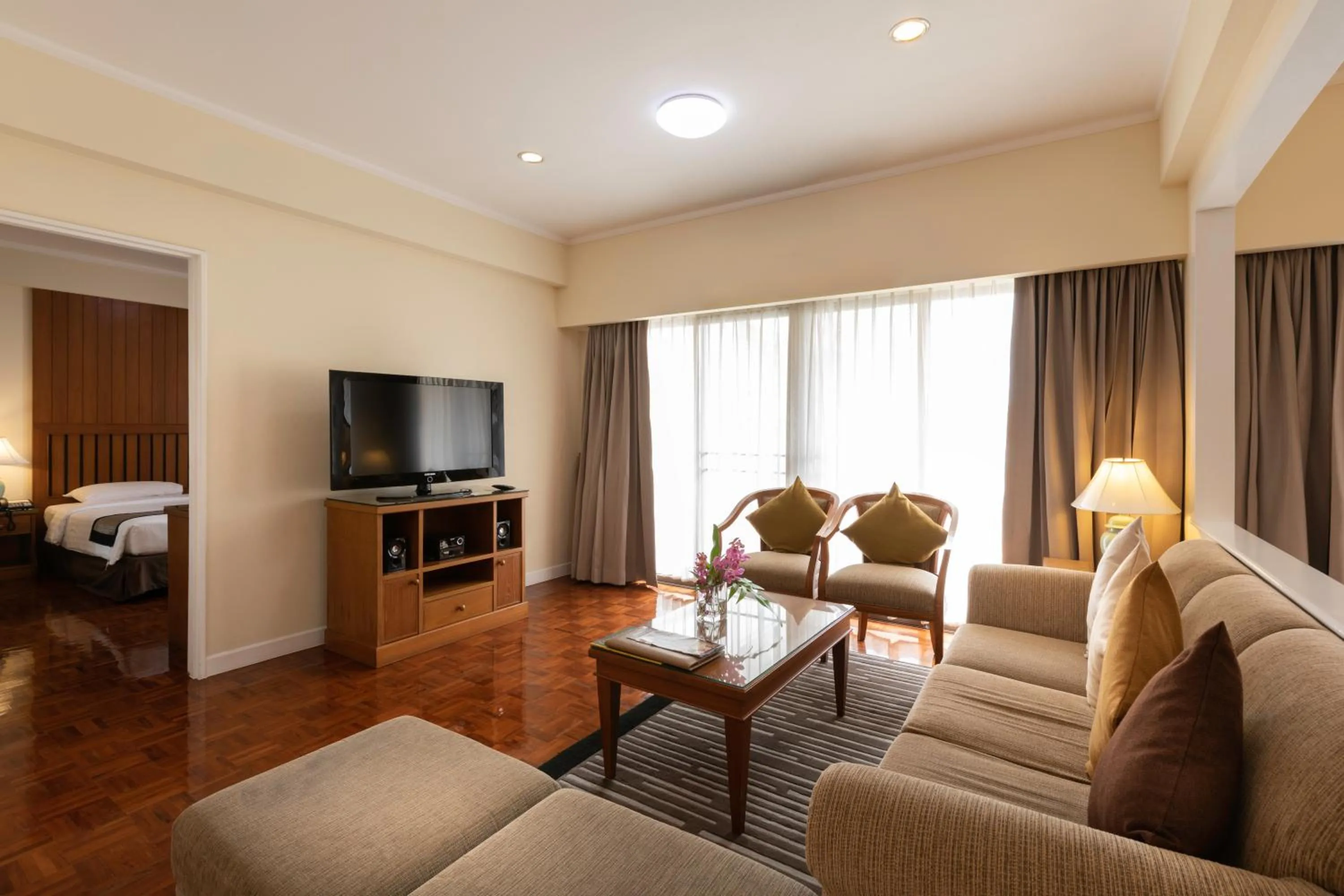 Living room, Bed in Kantary House Hotel, Bangkok